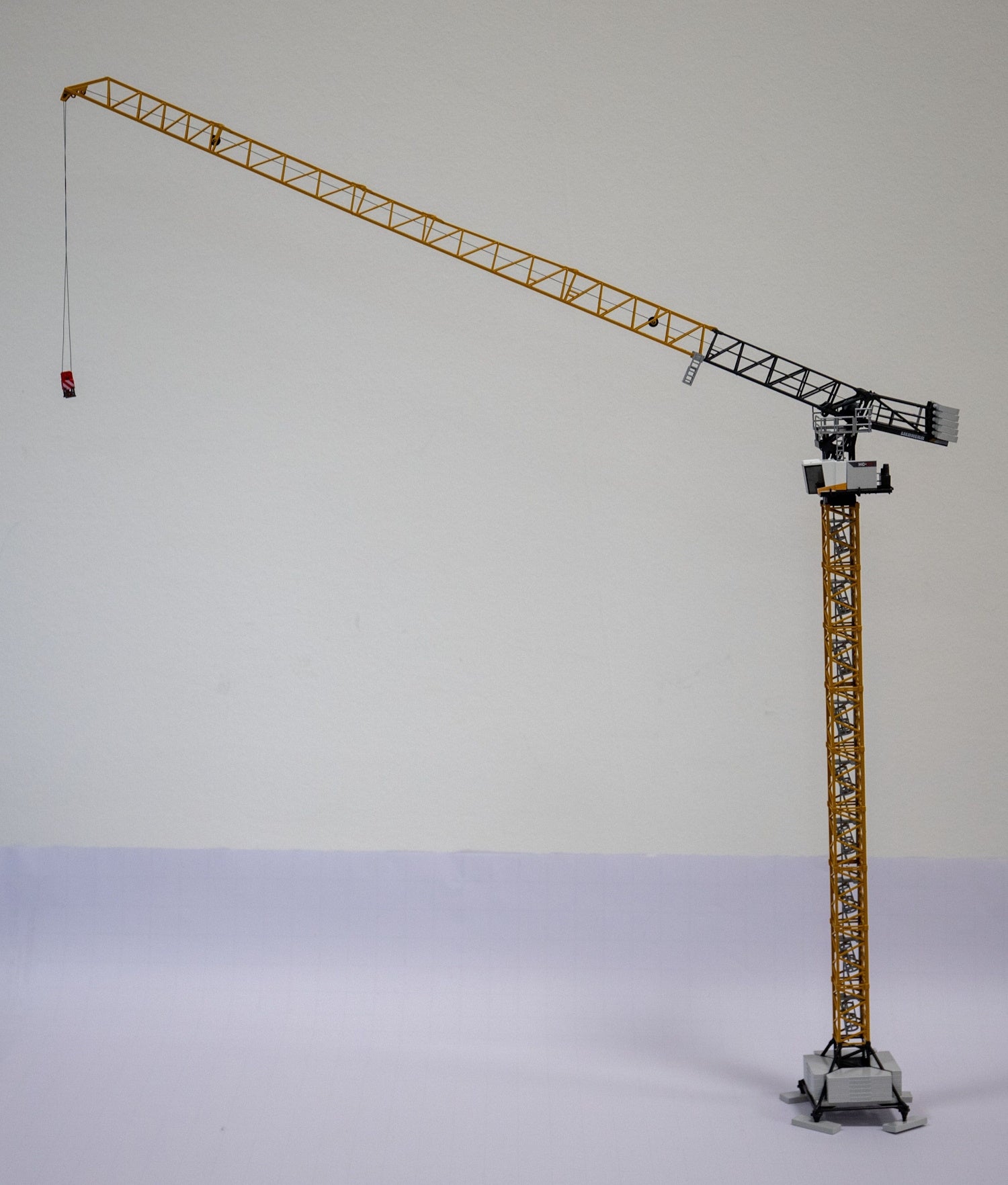 LIEBHERR 195 HC-LH Luffing jib crane. 1:50 scale