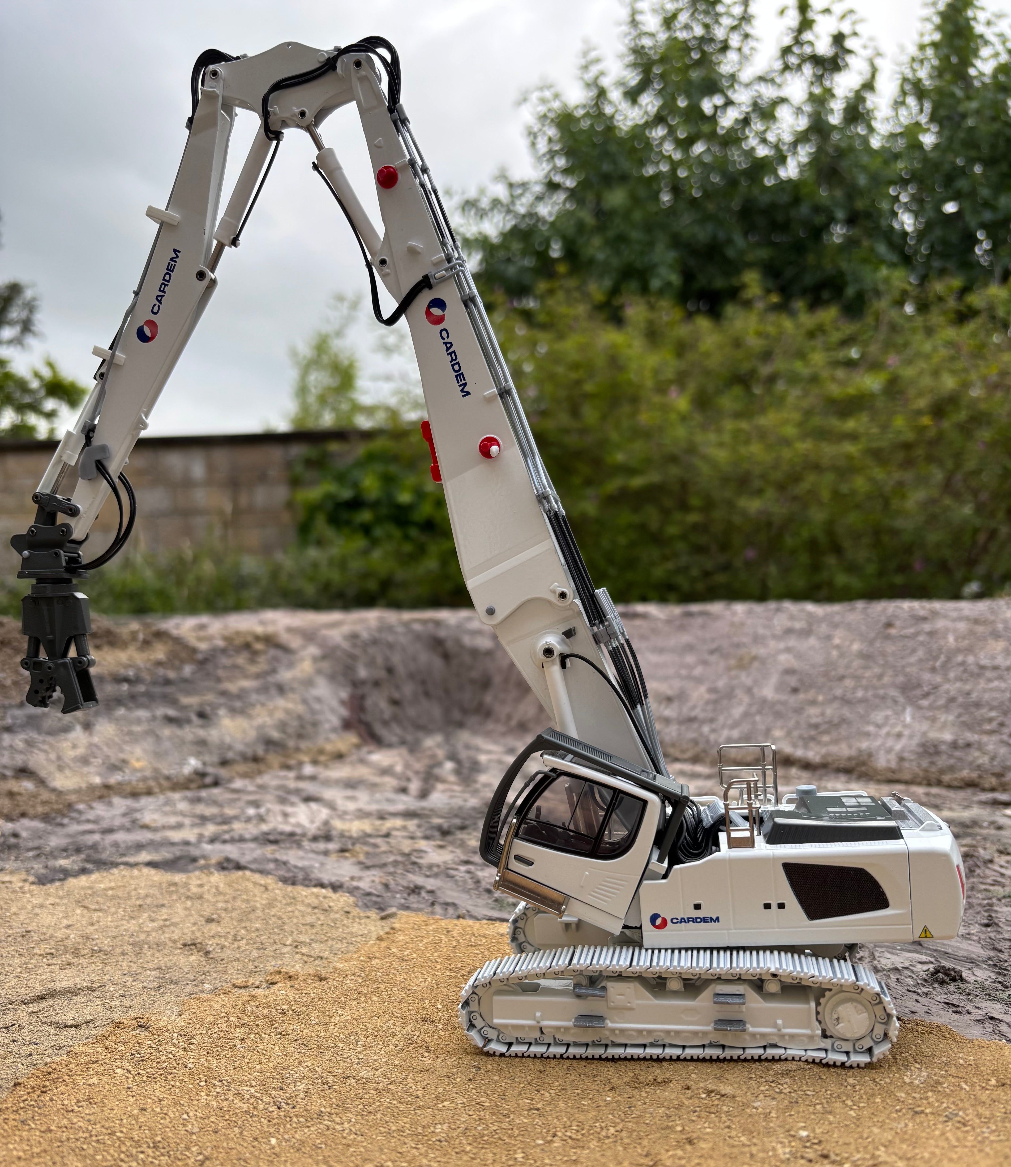 Liebherr R940 Demolition Excavator in CARDEM livery. 1:50 scale.