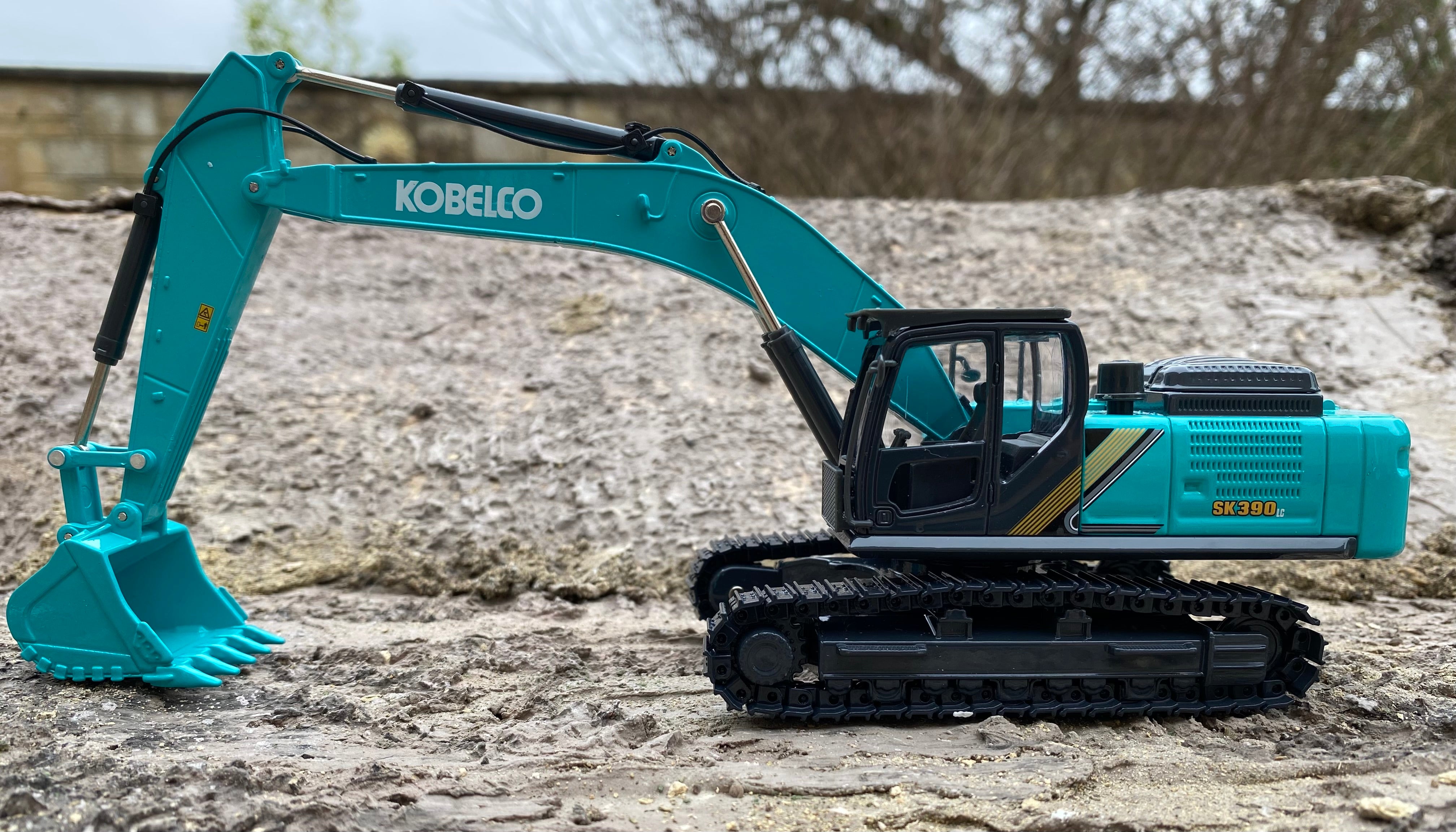 KOBELCO SK390XDLC-12 Excavator. 1:50 scale.