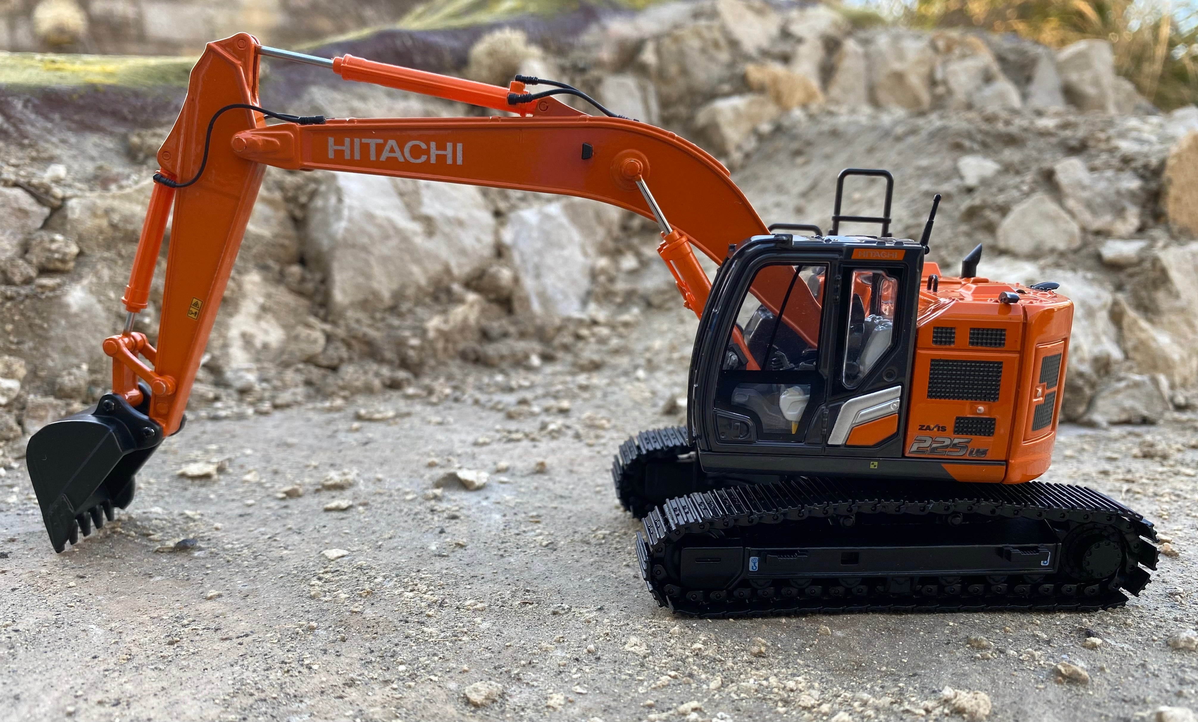 ユッカ HITACHI ZX225US-7 EXCAVATOR. Scale 1:50