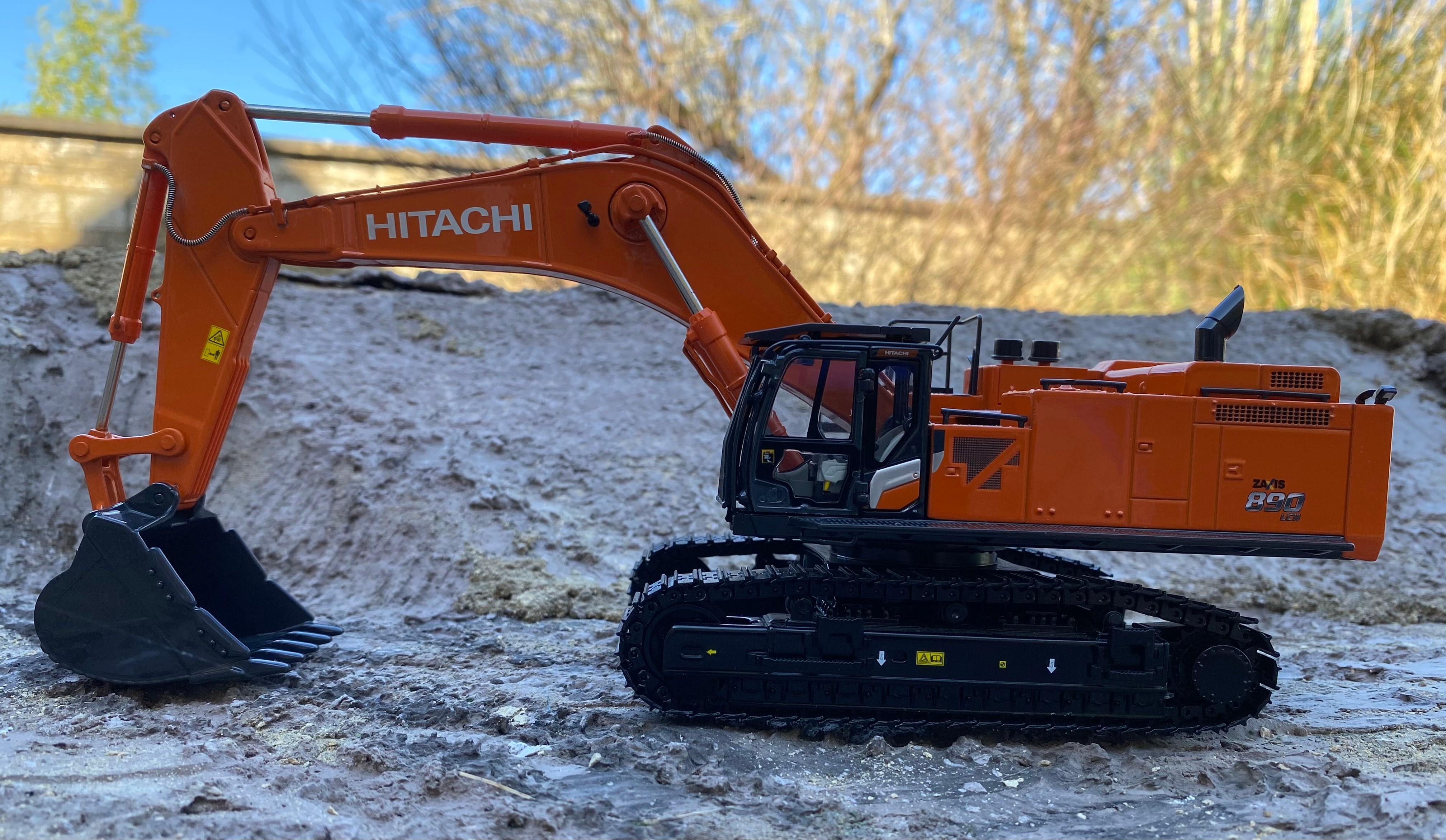 HITACHI ZX890LCH-7 EXCAVATOR. Scale 1:50