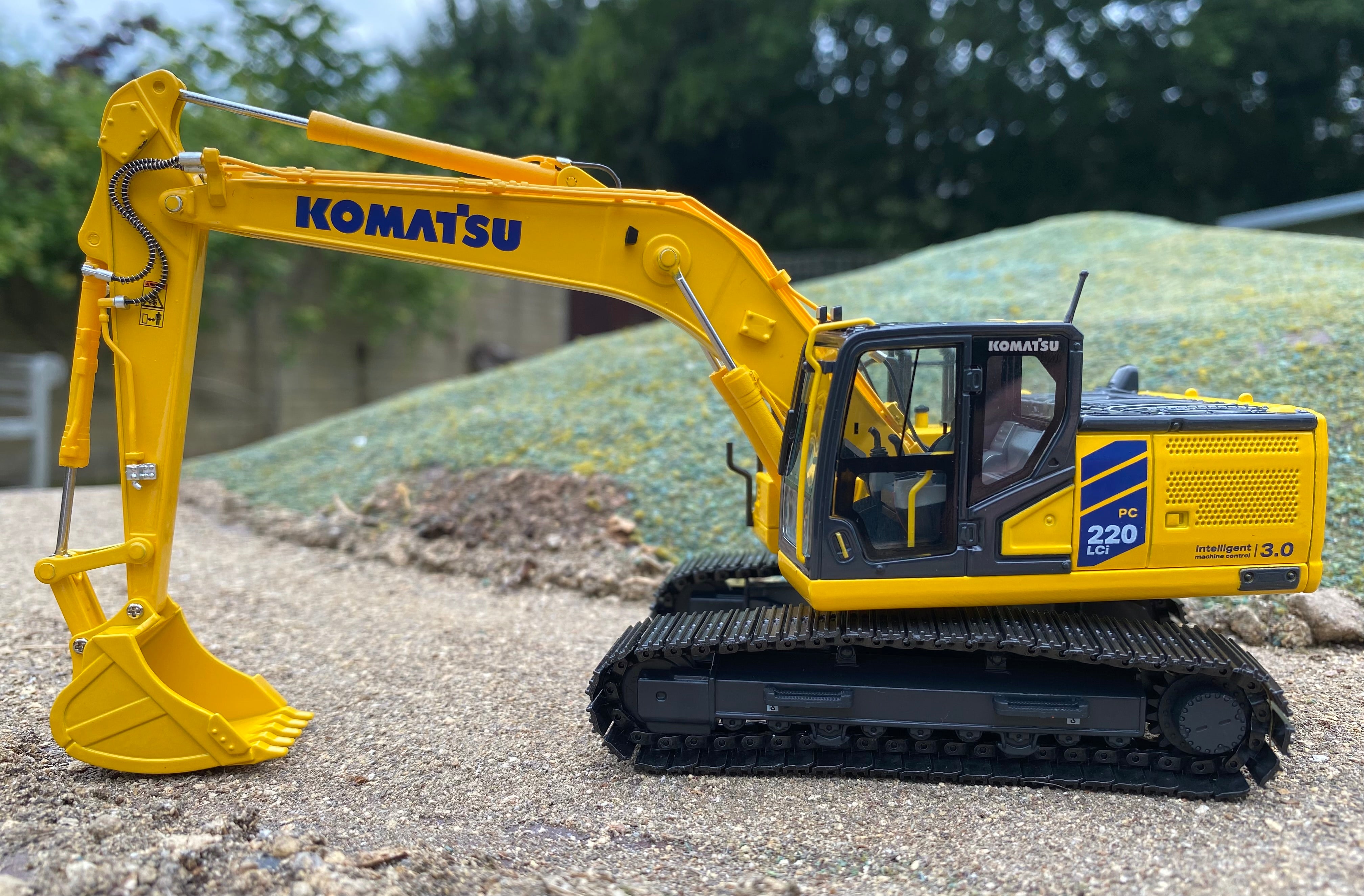 KOMATSU PC220LCi-12 Excavator. 1:50 scale.