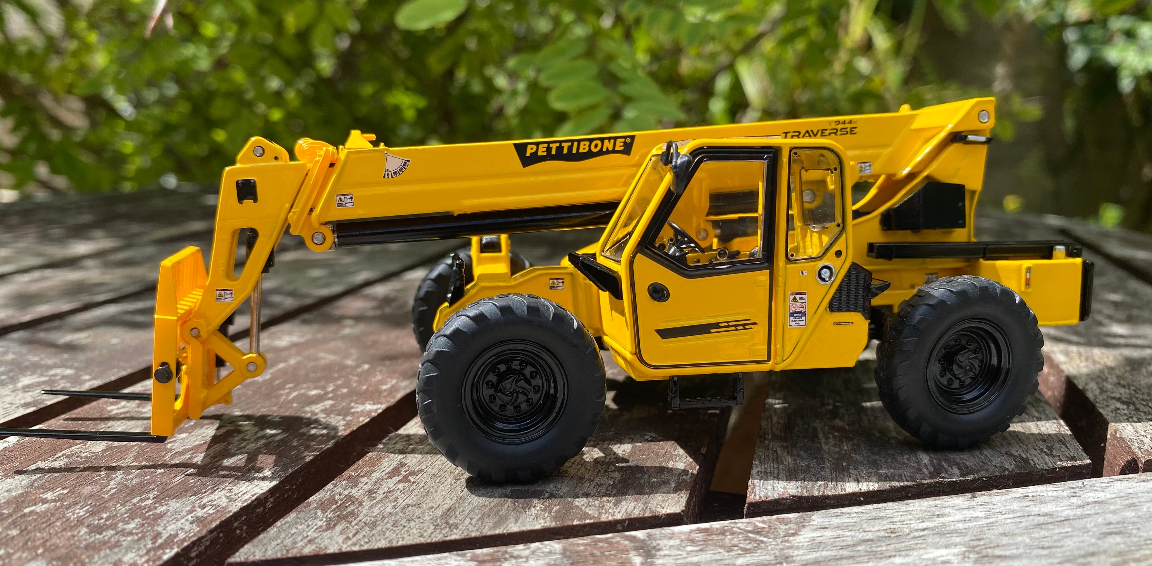 PETTIBONE Telehandler. 1:50 scale.