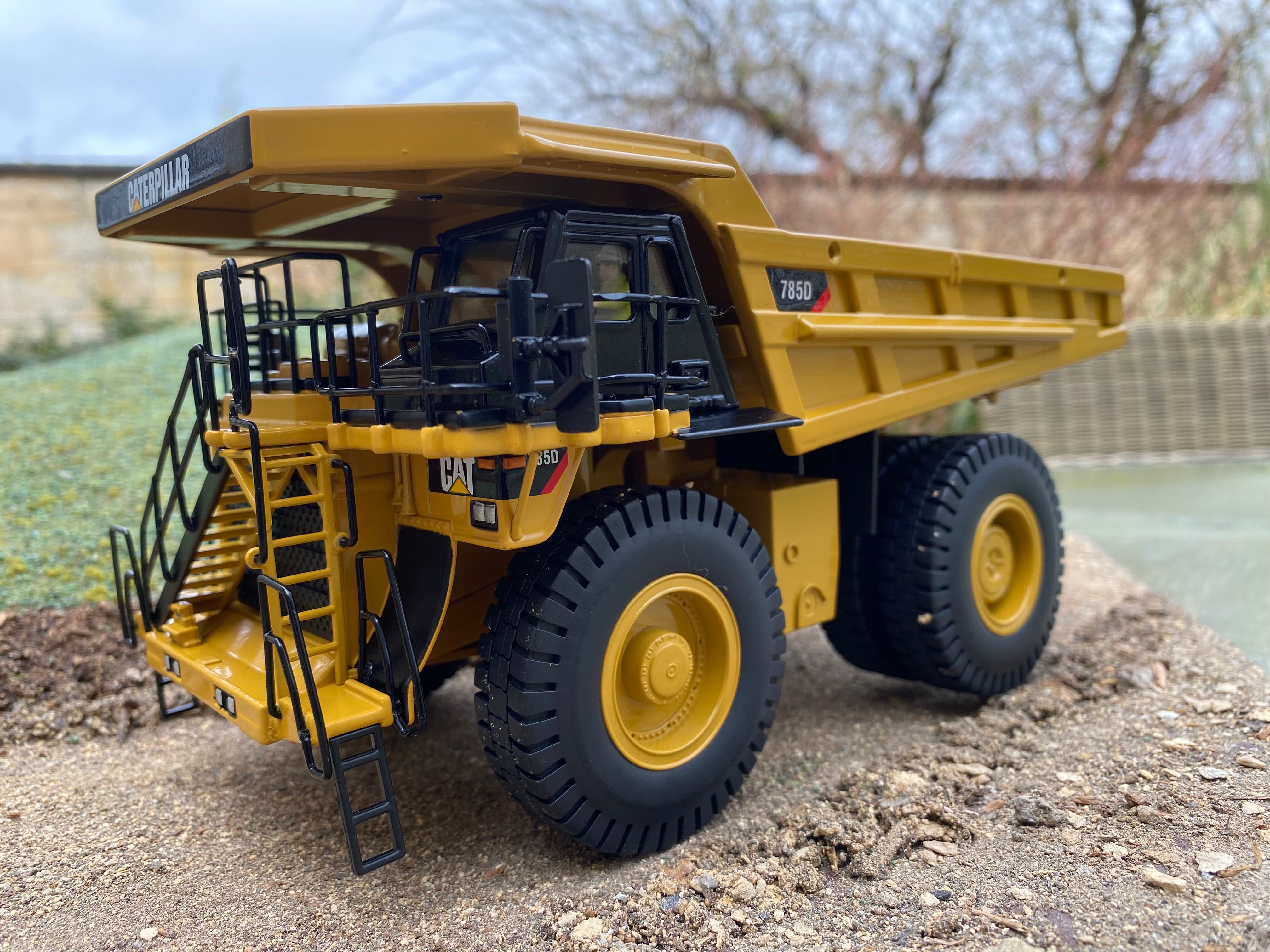 CAT 785D Mining Truck. Scale 1:50