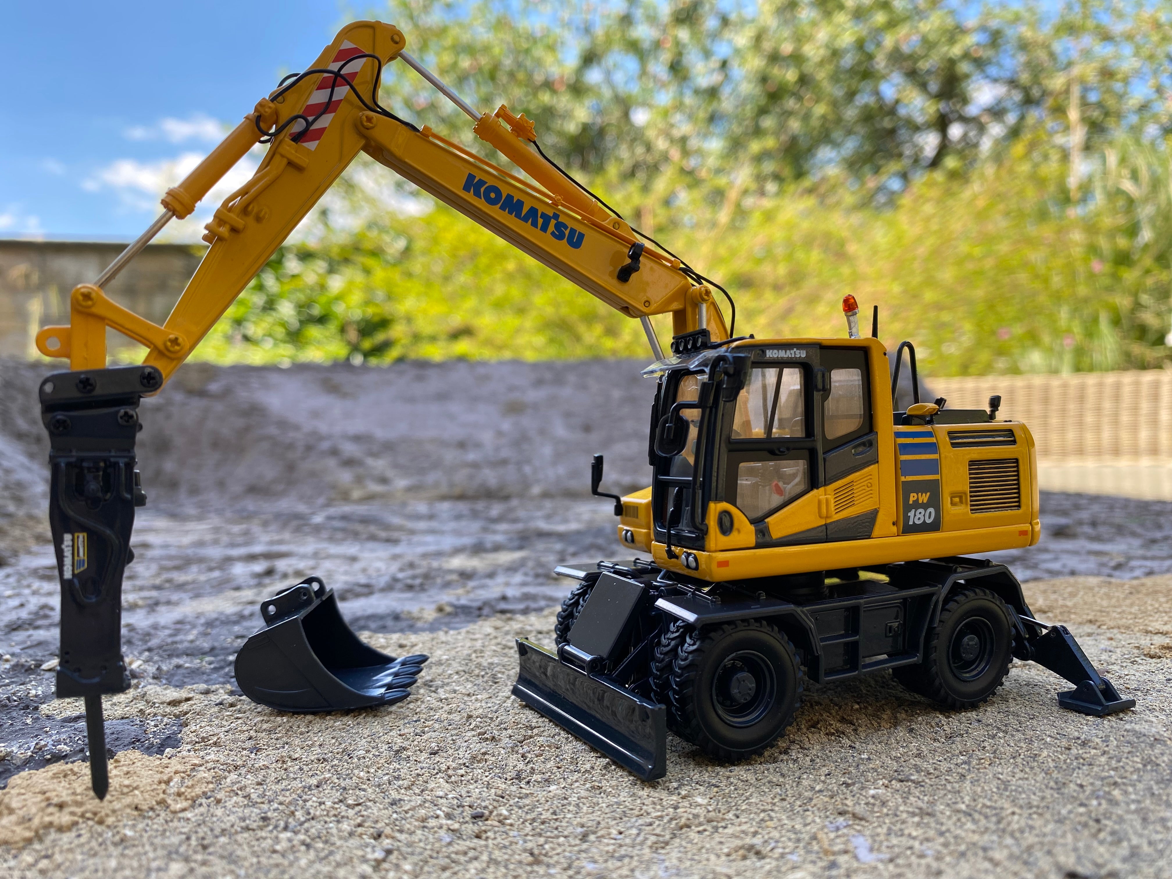 KOMATSU PW180-11 Wheeled Excavator.