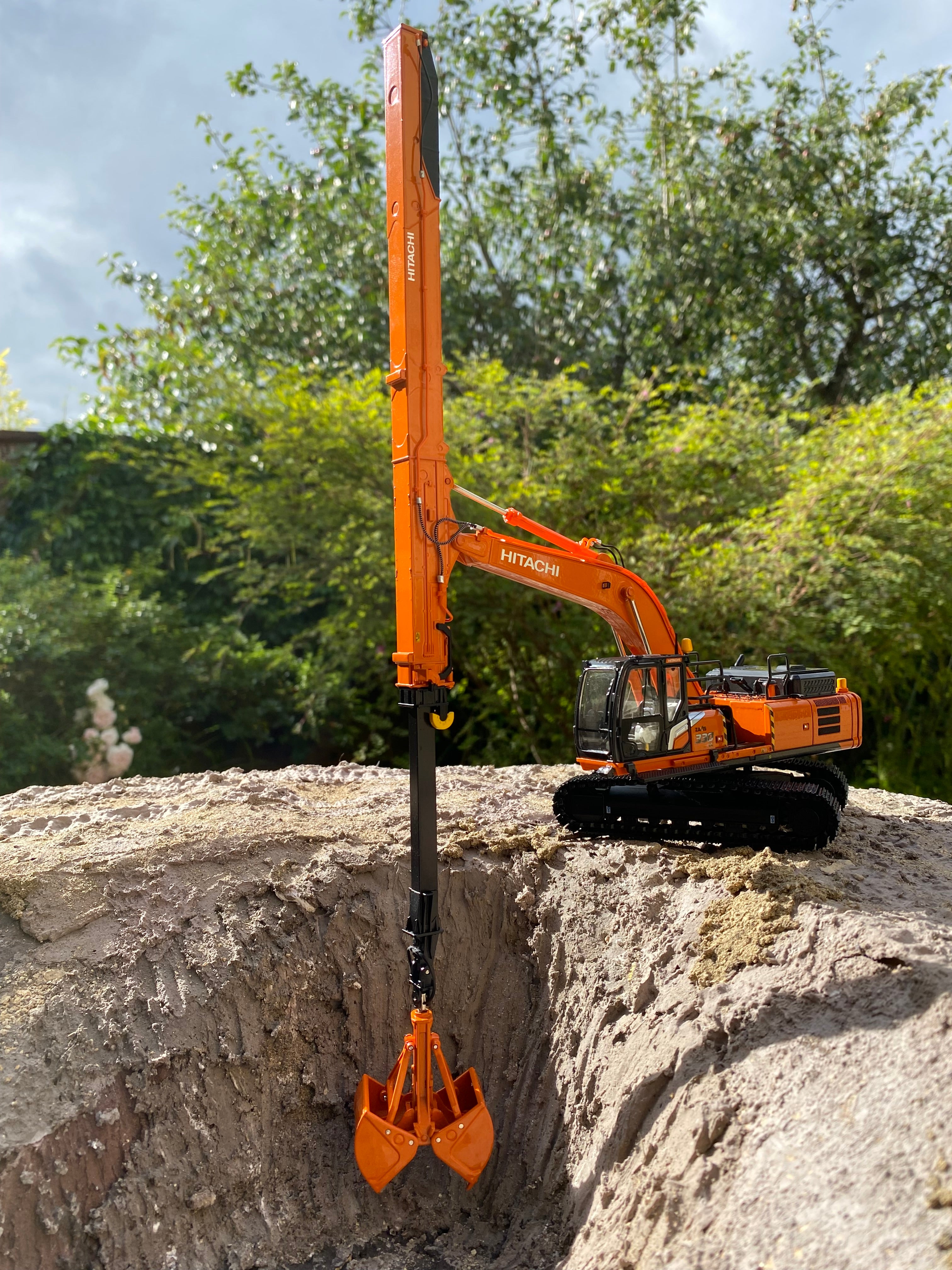 HITACHI ZX330 LC-7 Telescopic Arm Excavator.