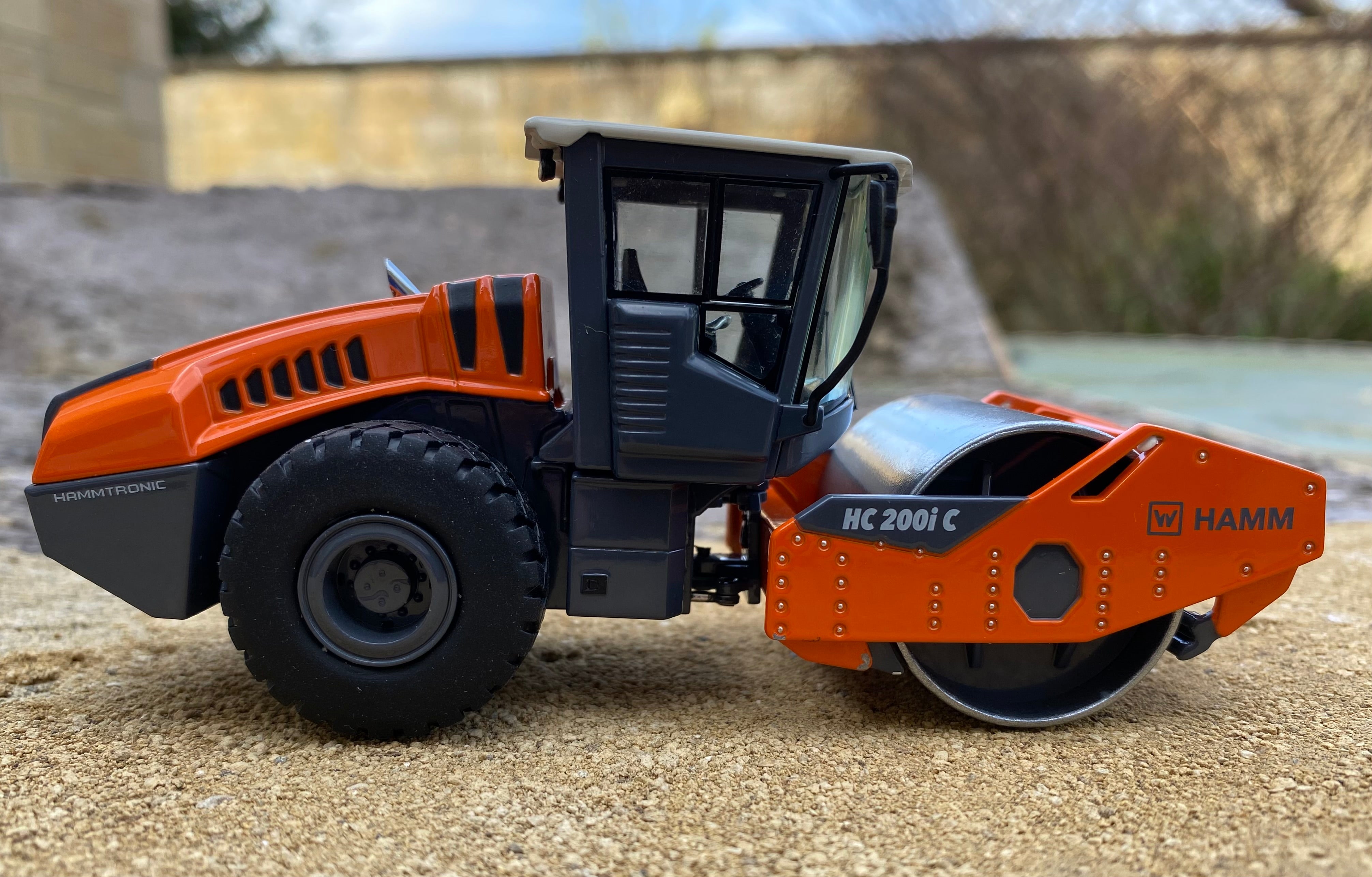 HAMM HC200i Compactor 1;50 scale