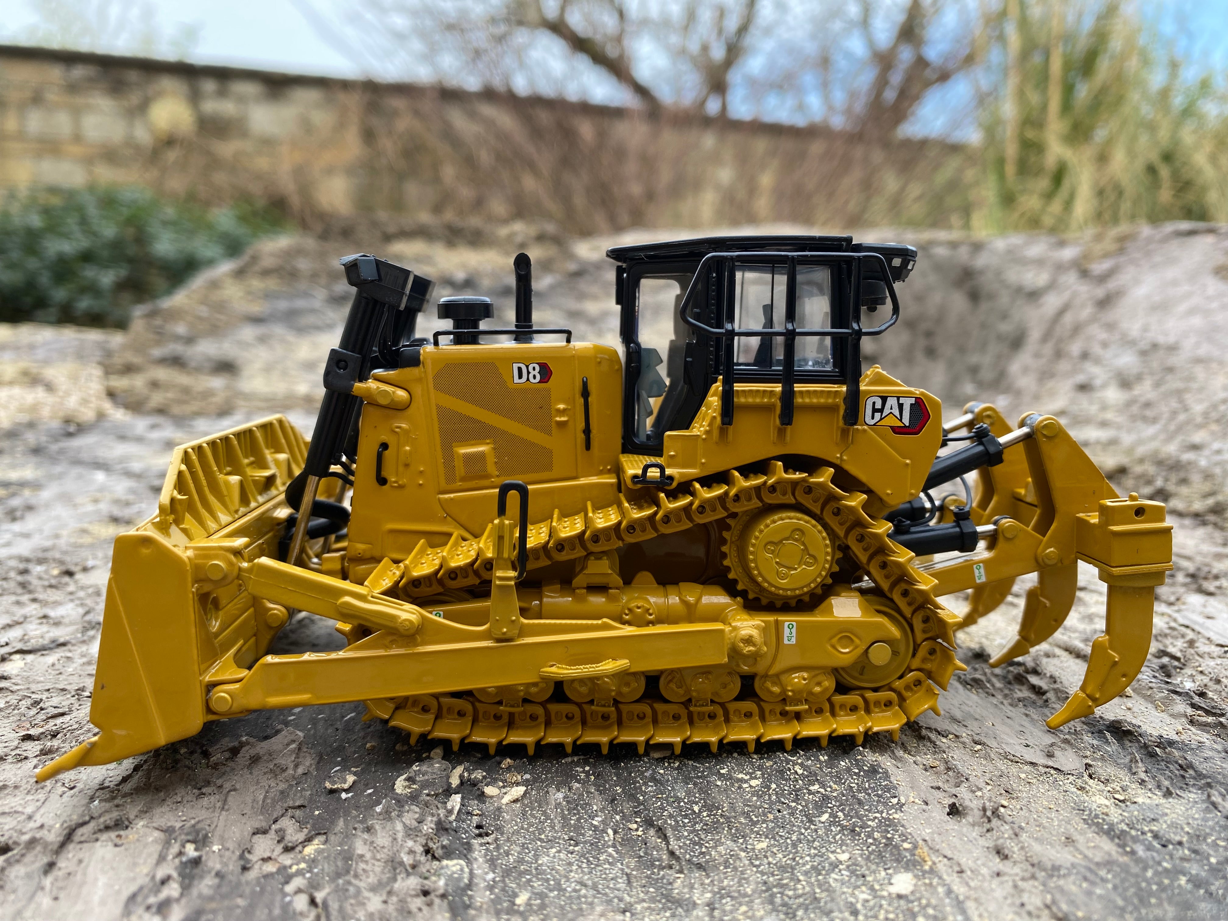 CAT D8 Dozer. 1:50 scale