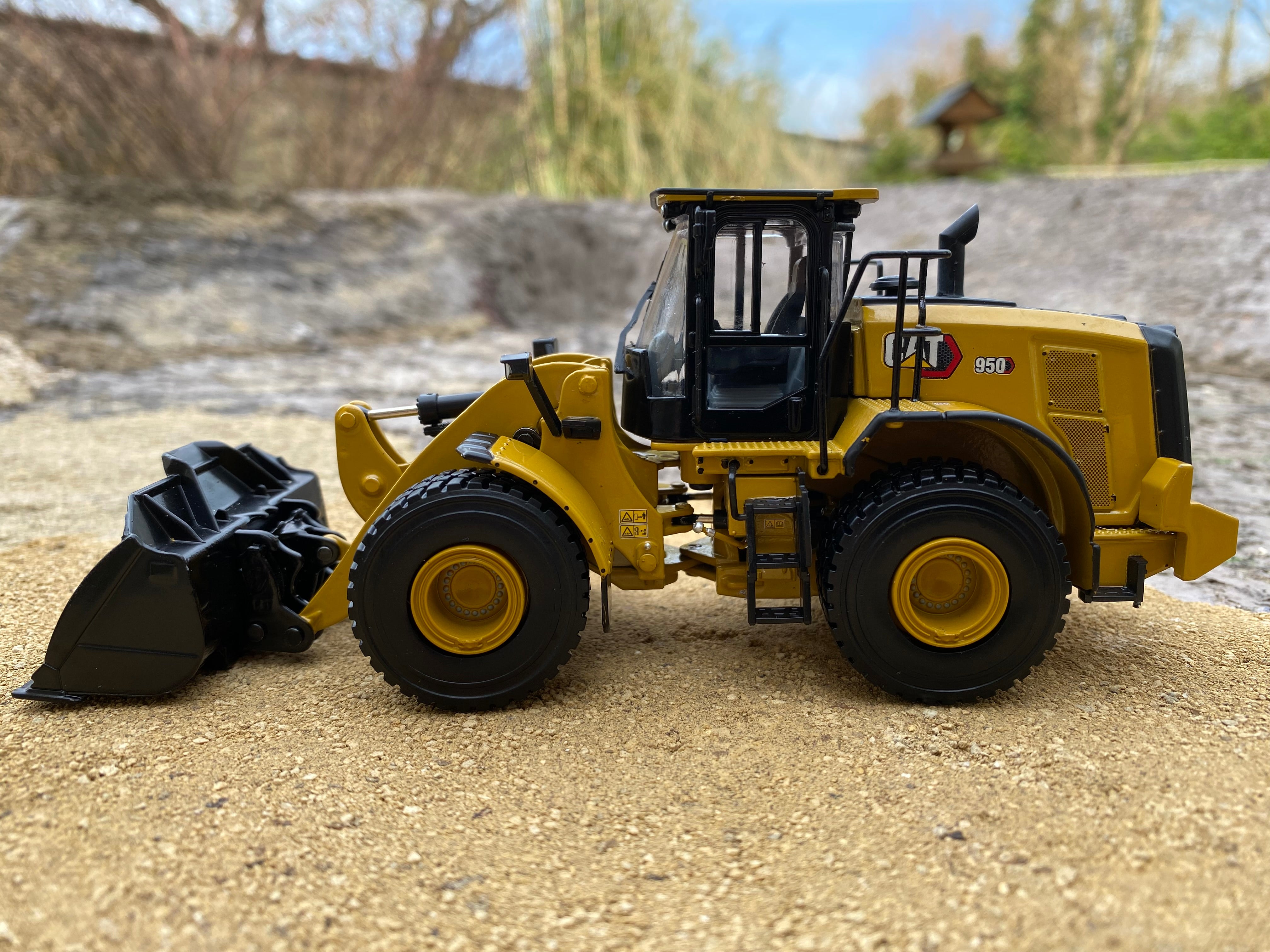 CAT 950 Wheeled Loader 1:50 scale