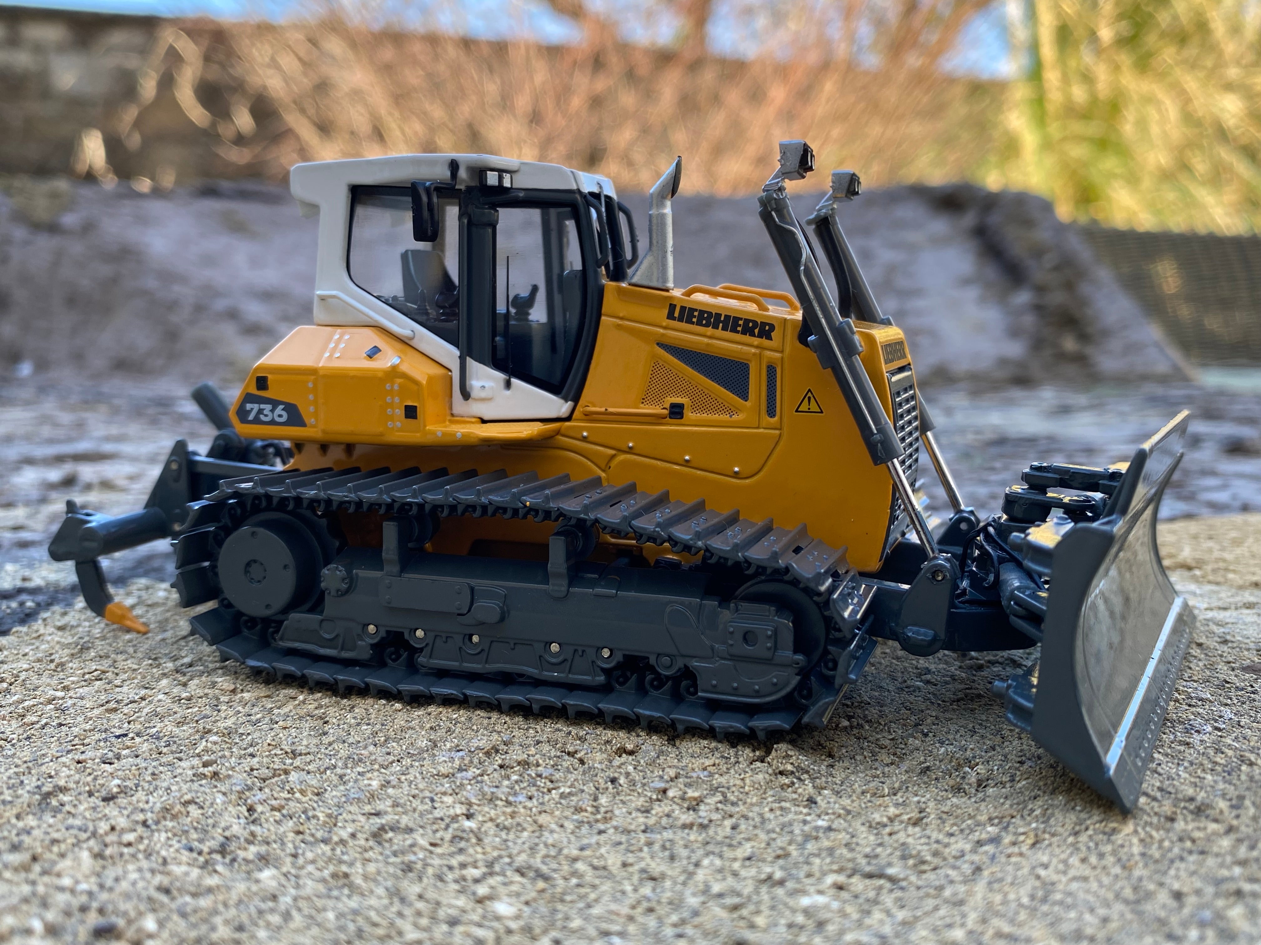 LIEBHERR PR 736 G8 Dozer. Scale 1:50