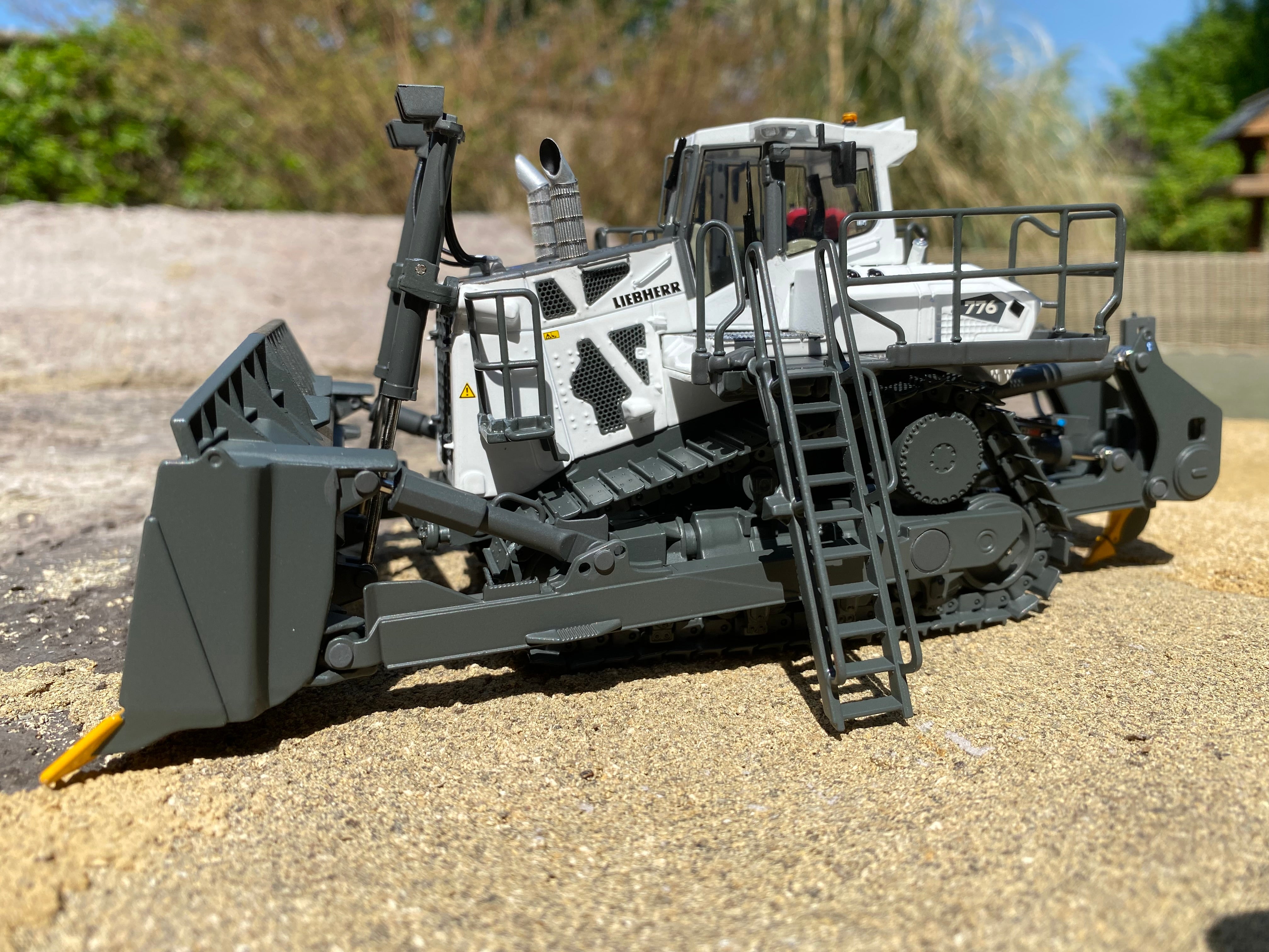 LIEBHERR PR776 G8 Litronic Dozer. 1:50 scale
