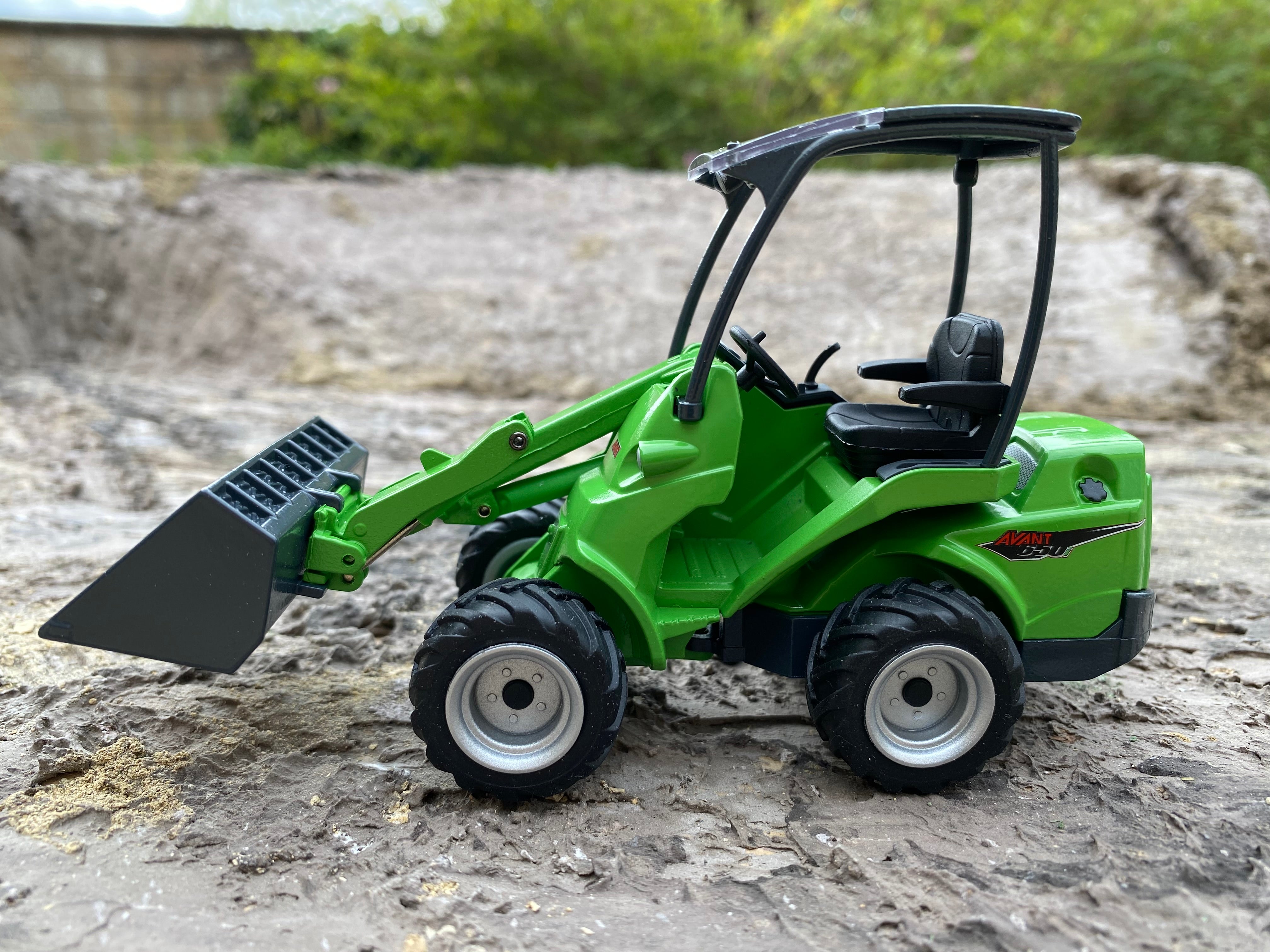 Avant 650 Multifunction loader. 1:25 scale