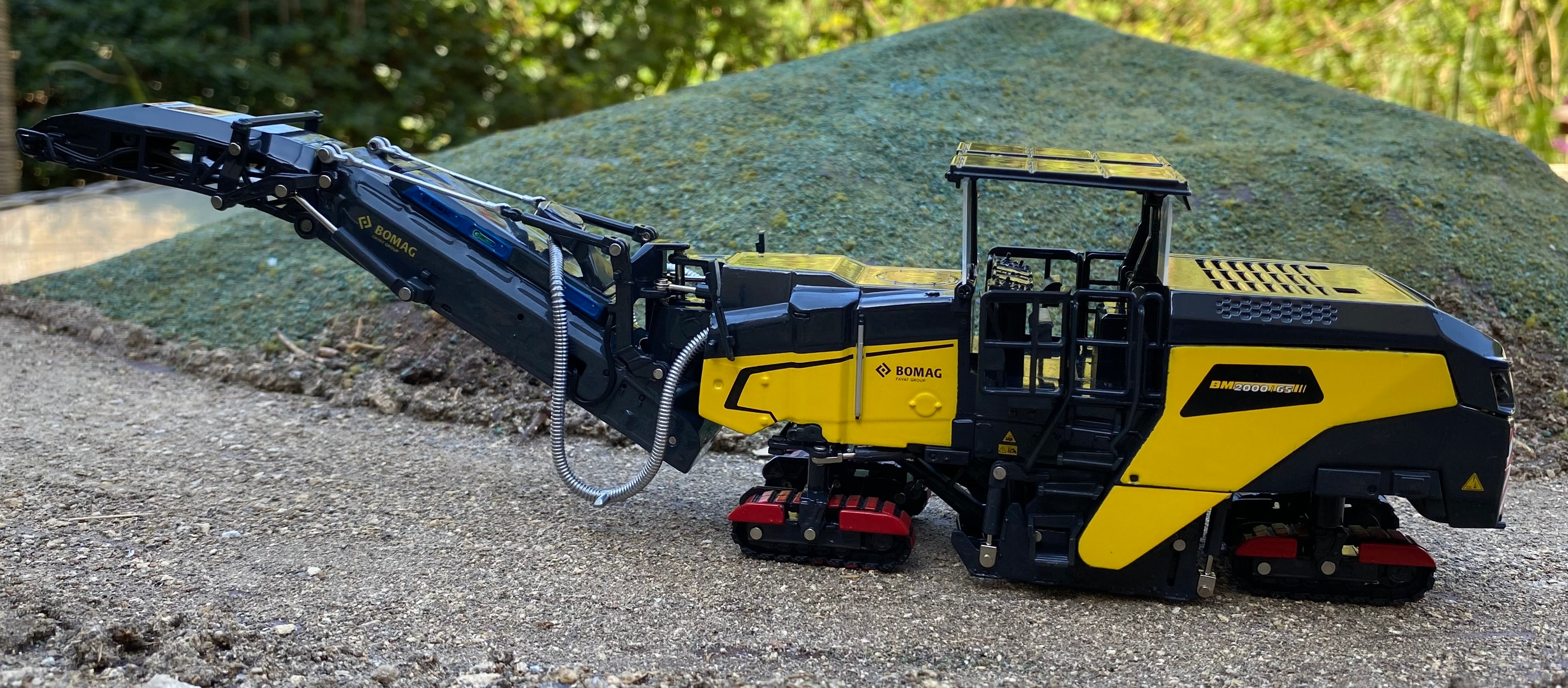 BOMAG BM 2000/65 Cold Milling machine. 1:50 scale.