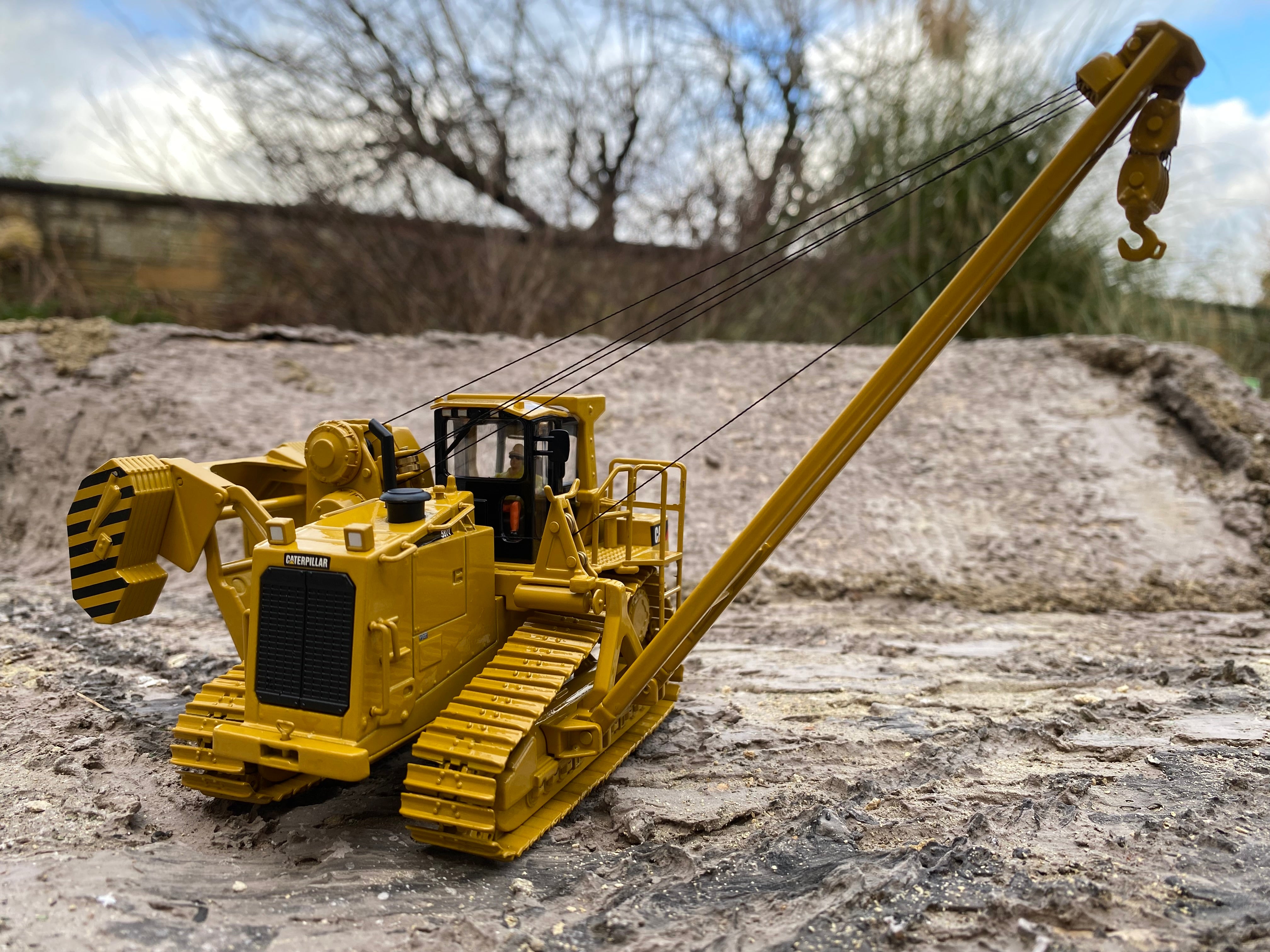 CAT 587T Pipelayer. 1:50 scale.