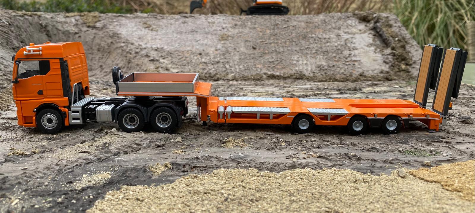 MAN TGX GM Tractor unit with Goldhofer Stepstar low loader. 1:50 scale