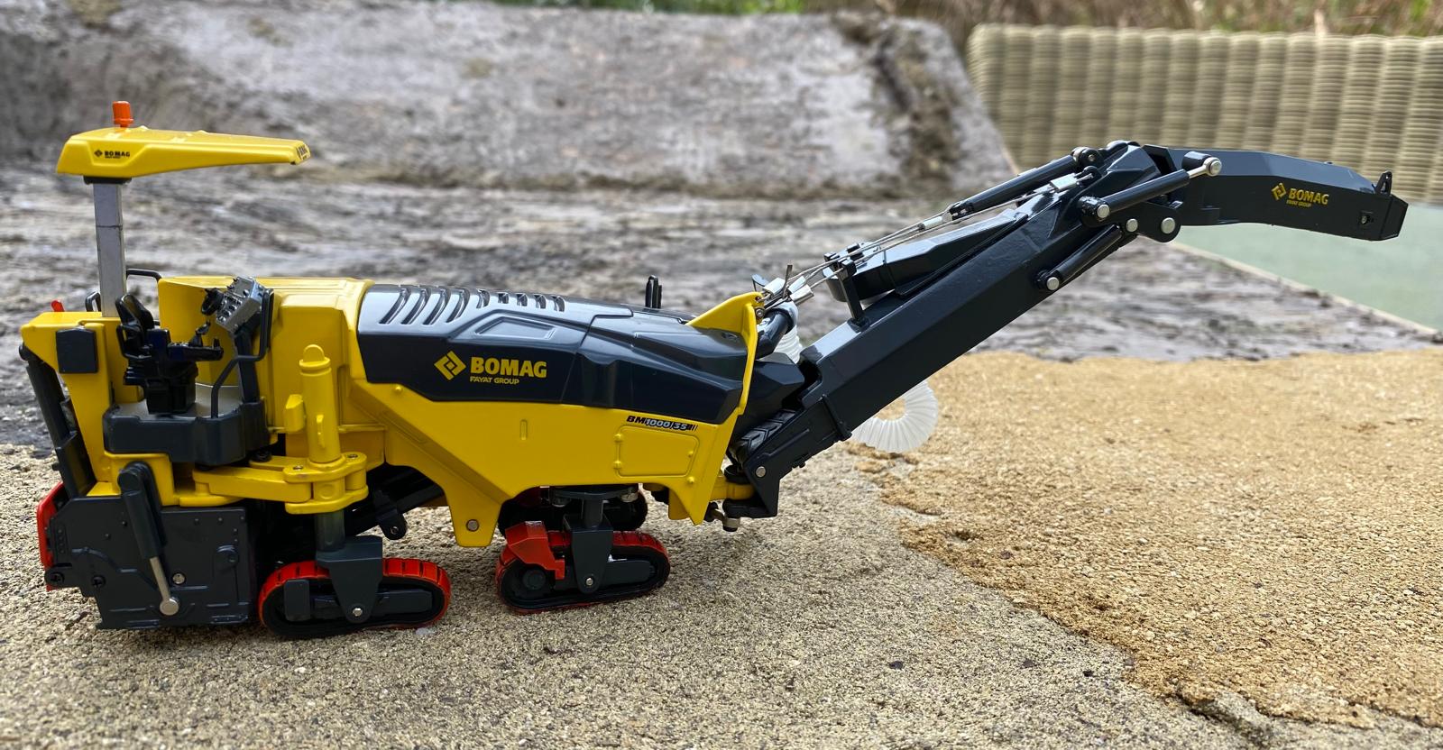 BOMAG BM 1000 Cold Planer. 1;50 scale