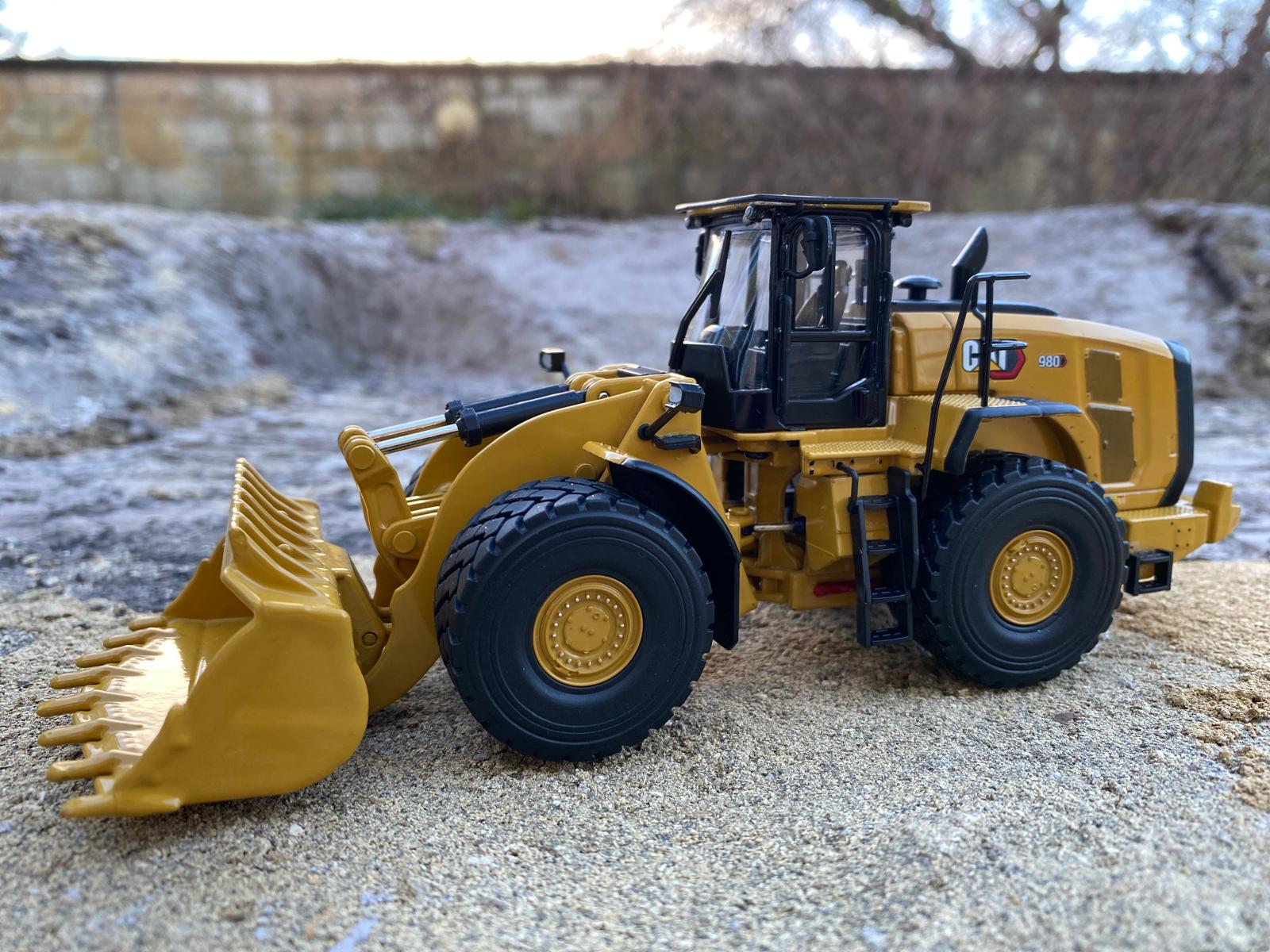 CAT 980 Wheel Loader. Scale 1:50