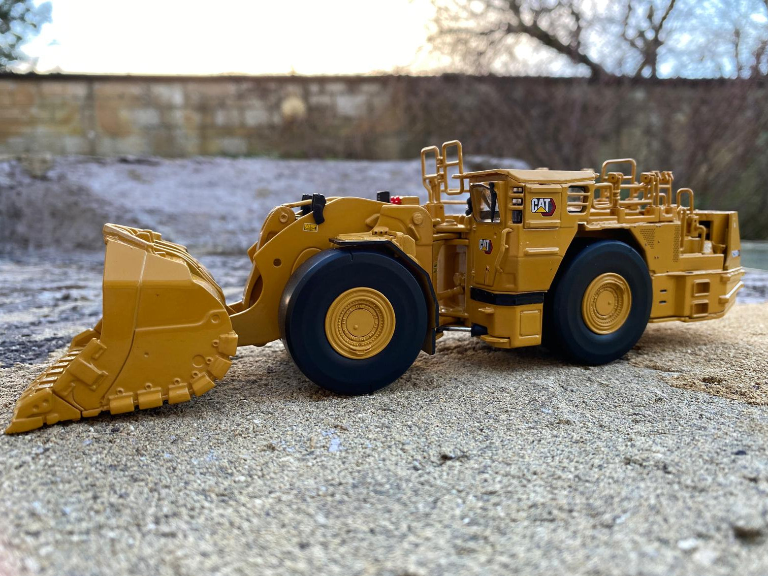 CAT R2900 XE Electric Underground Loader