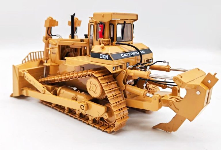 CAT D10N Dozer with SU Blade and single shank ripper. 1:48 scale.