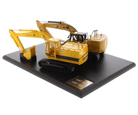 CAT 225 & 323 Excavators Evolution set. 1:50 scale.