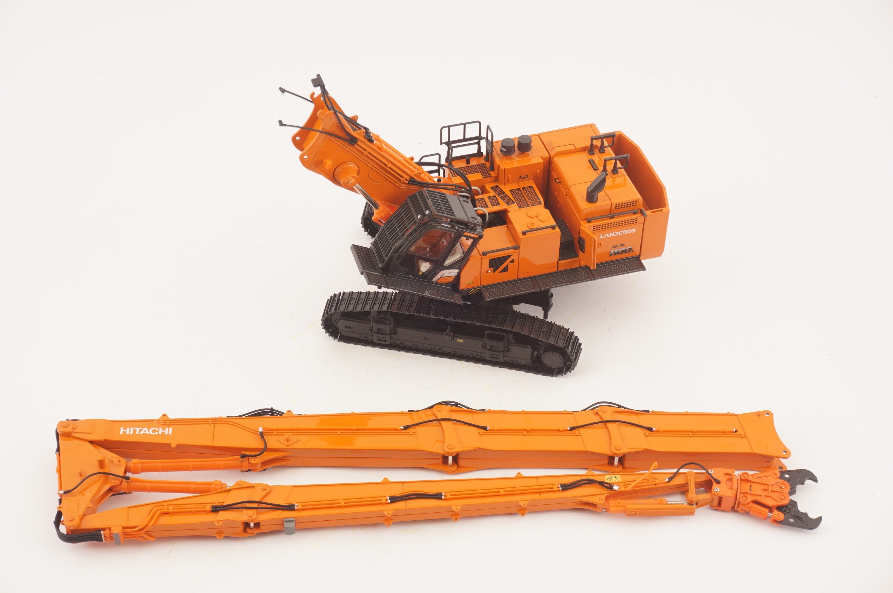 HITACHI-LANDCROS ZX1100LC-7 Demolition Excavator. 1;50 scale. SET 1