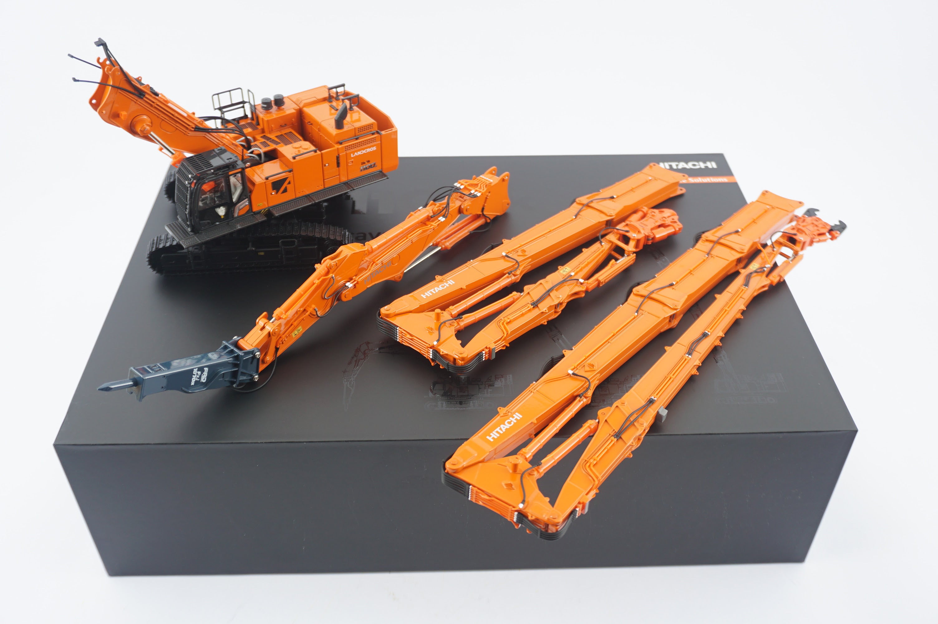 HITACHI-LANDCROS ZX1100LC-7 Demolition Excavator. 1:50 scale. SET 3