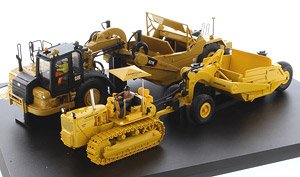 CAT 621K SCRAPER & CAT No.70 SCRAPER WITH D7TT EVOLUTION SET. Scale 1:50.