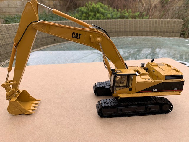 CAT 375L HYDRAULIC EXCAVATOR. Scale 1:48
