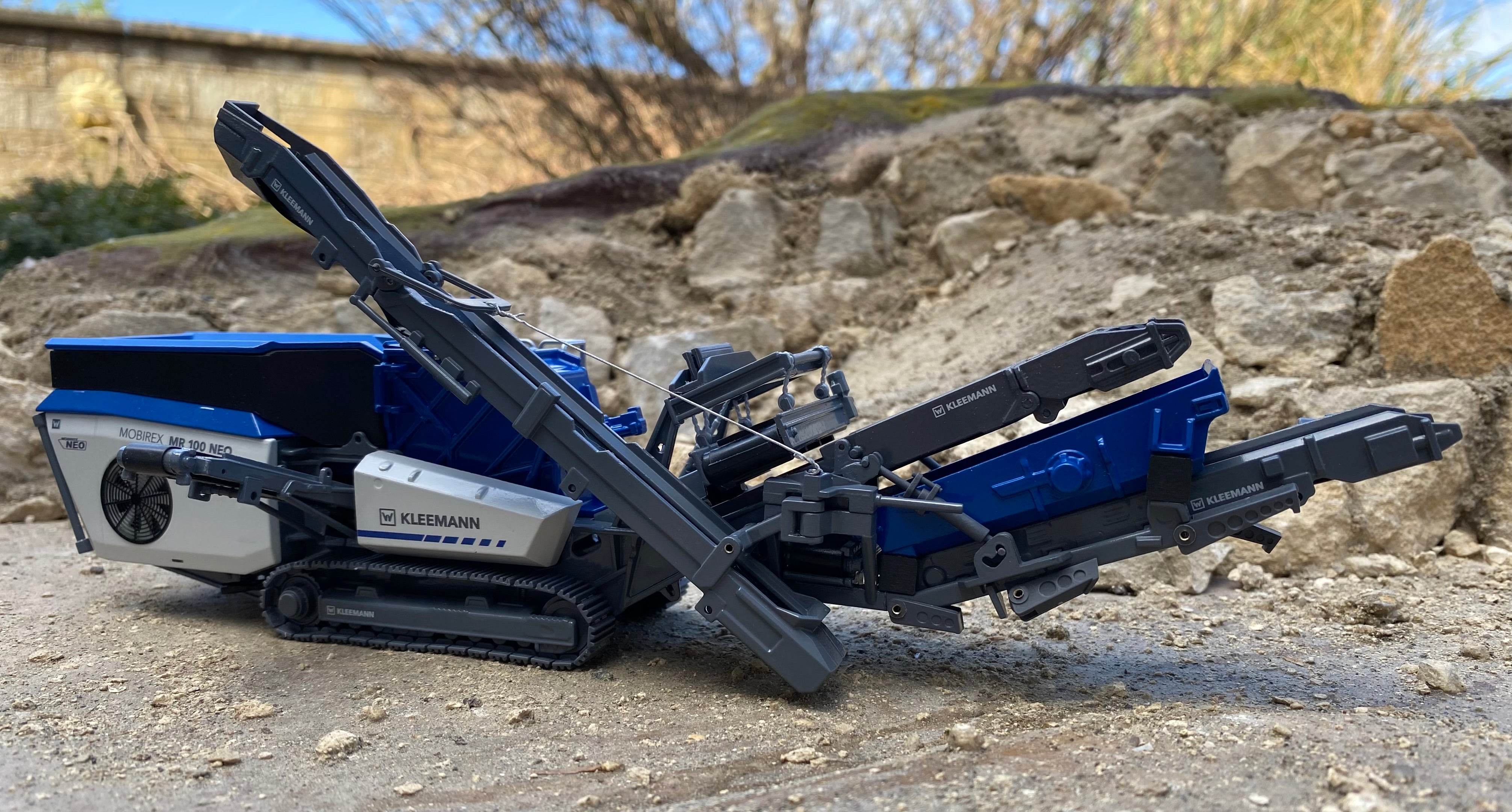 KLEEMAN MOBIREX MR 100 NEO. Mobile Impact crusher. 1:50 scale.