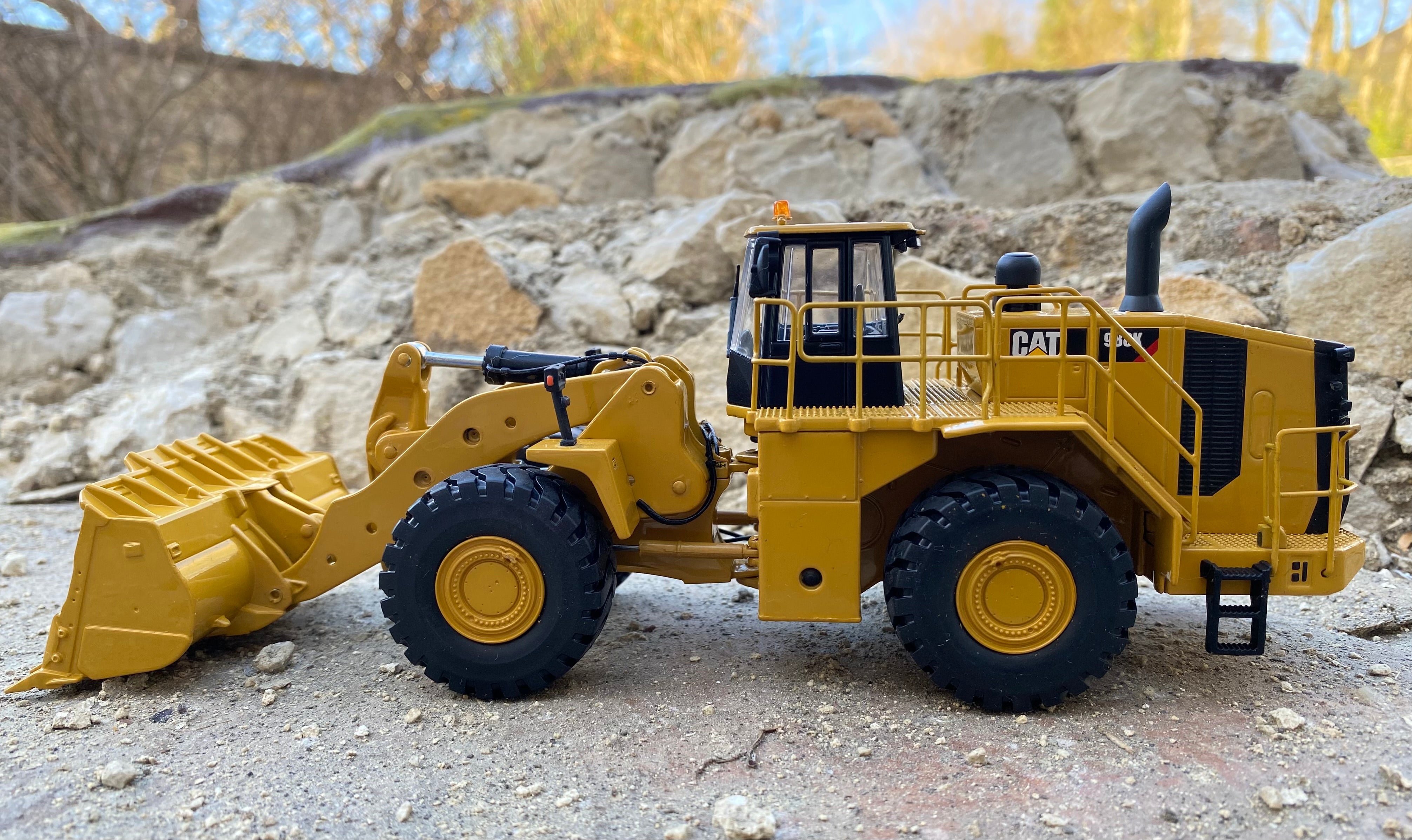 CAT 988K Wheel Loader. 1:50 scale.