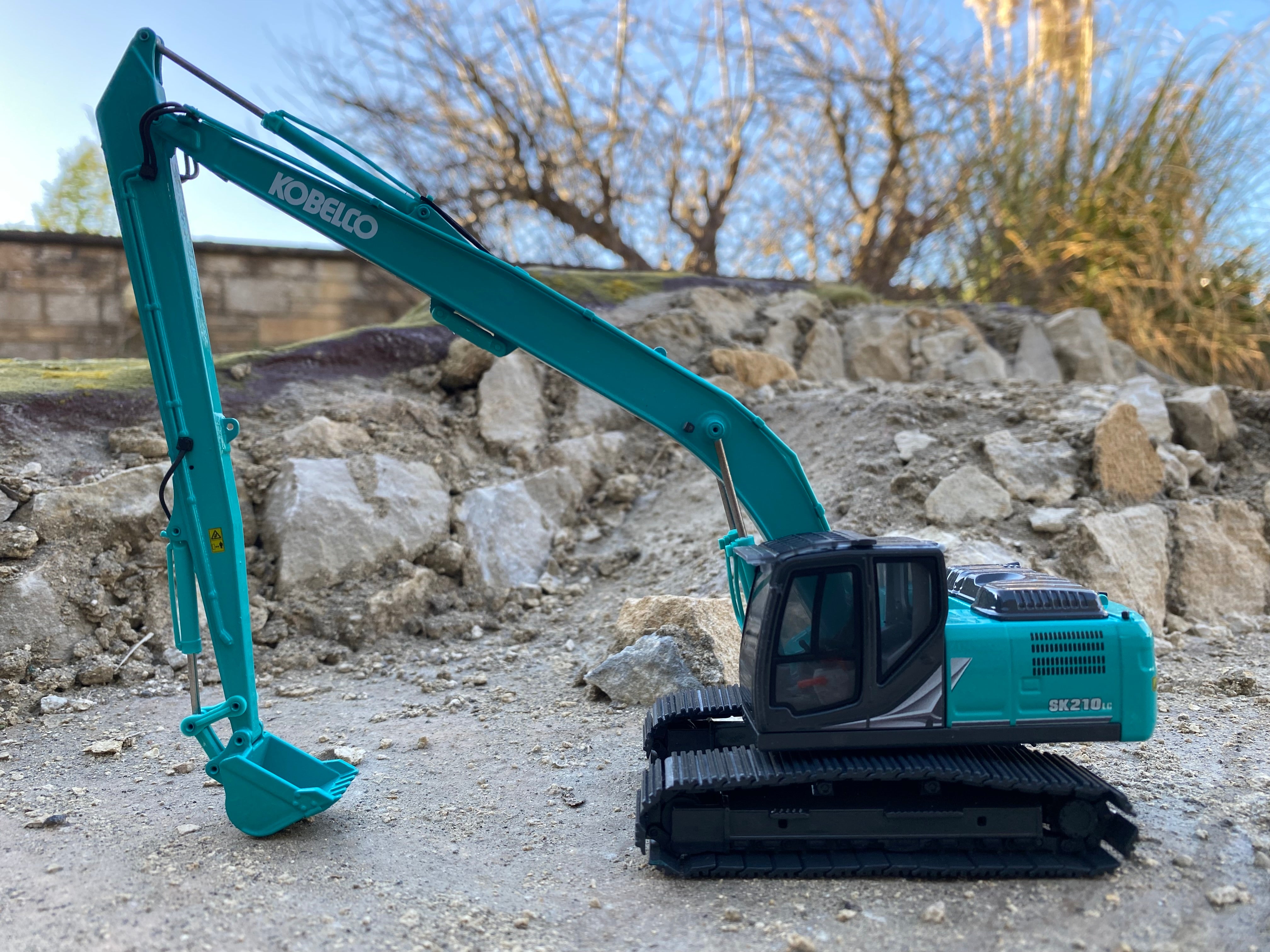 KOBELCO SK210 LC Long Reach excavator. 1:50 scale.