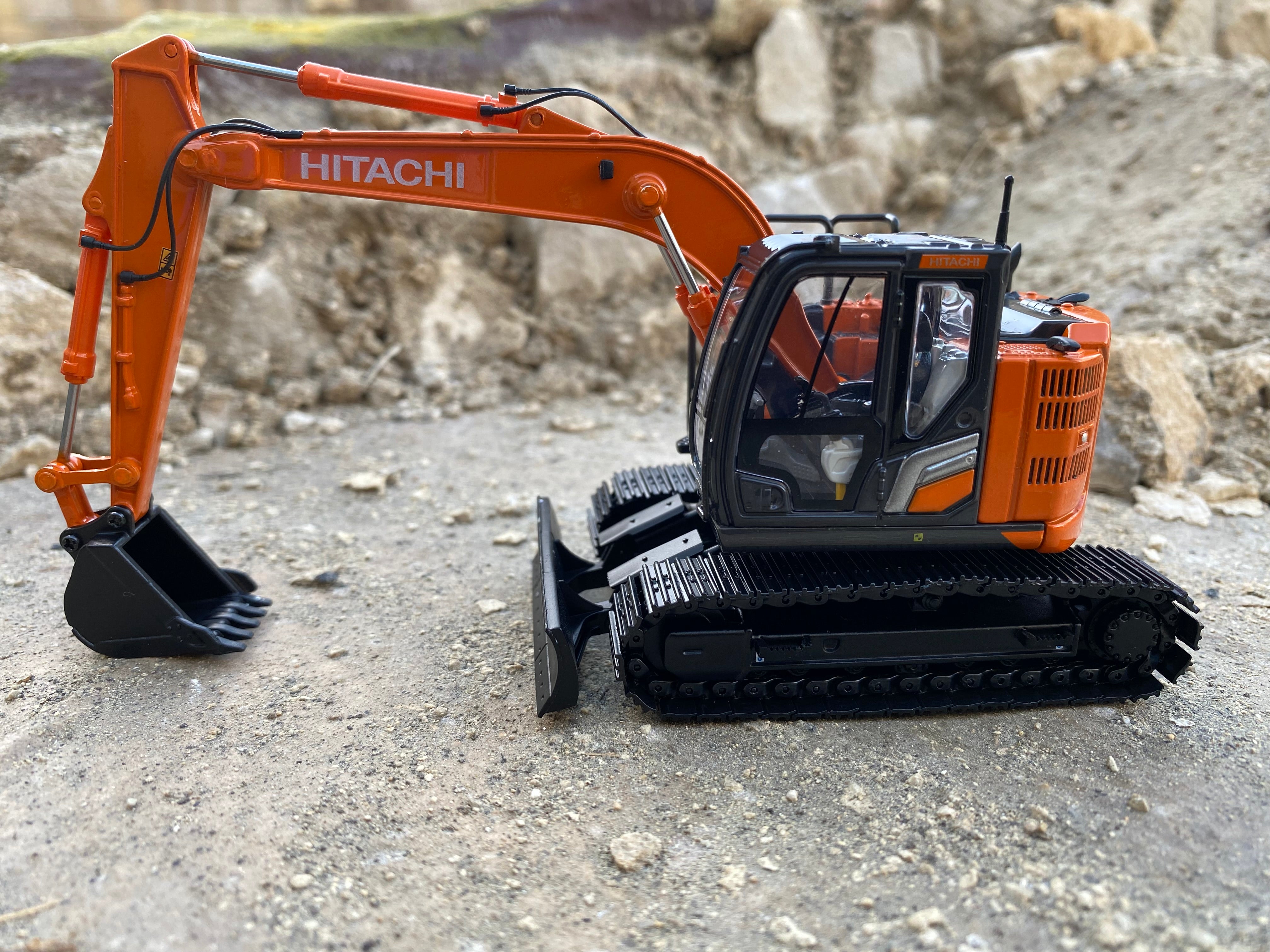 HITACHI ZX135US-7 EXCAVATOR. Scale 1:50