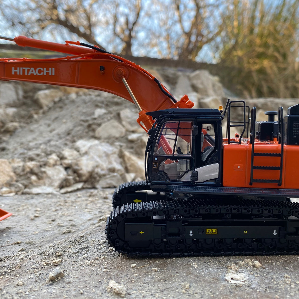 HITACHI ZX490LCH-6 Excavator. Scale 1:50