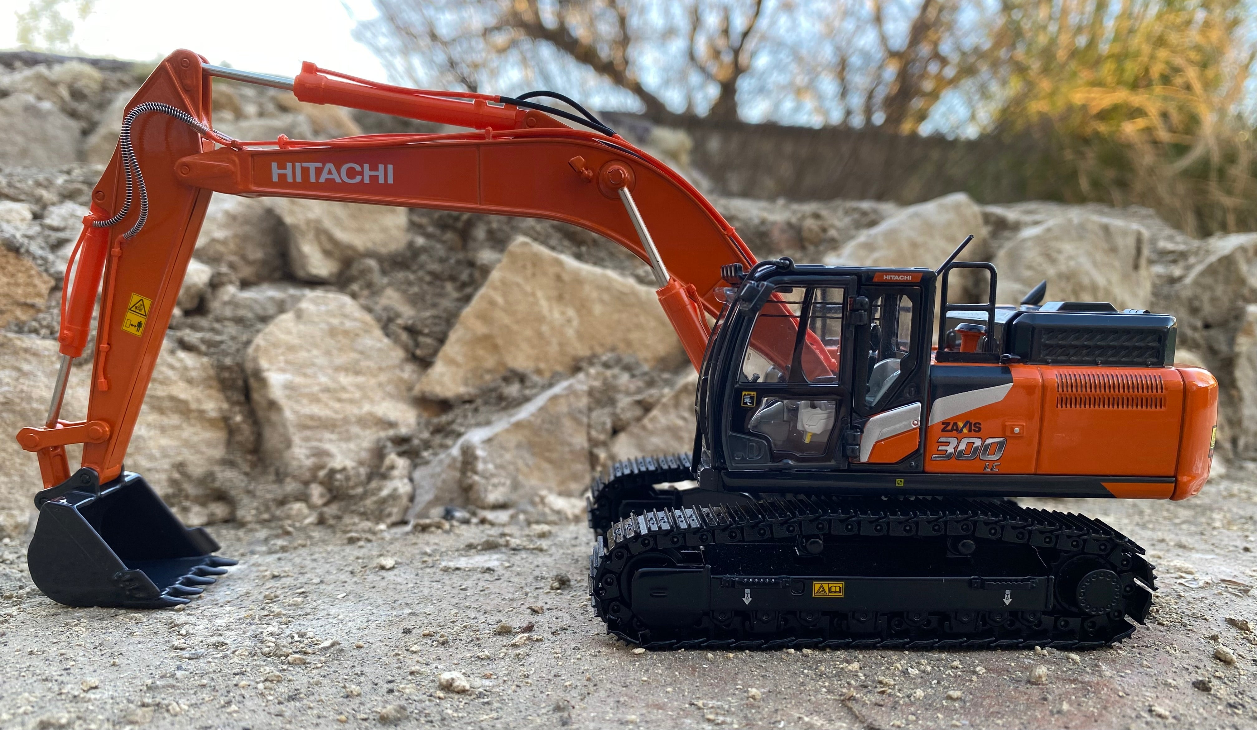 HITACHI ZX300LCH-7 EXCAVATOR. Scale 1:50