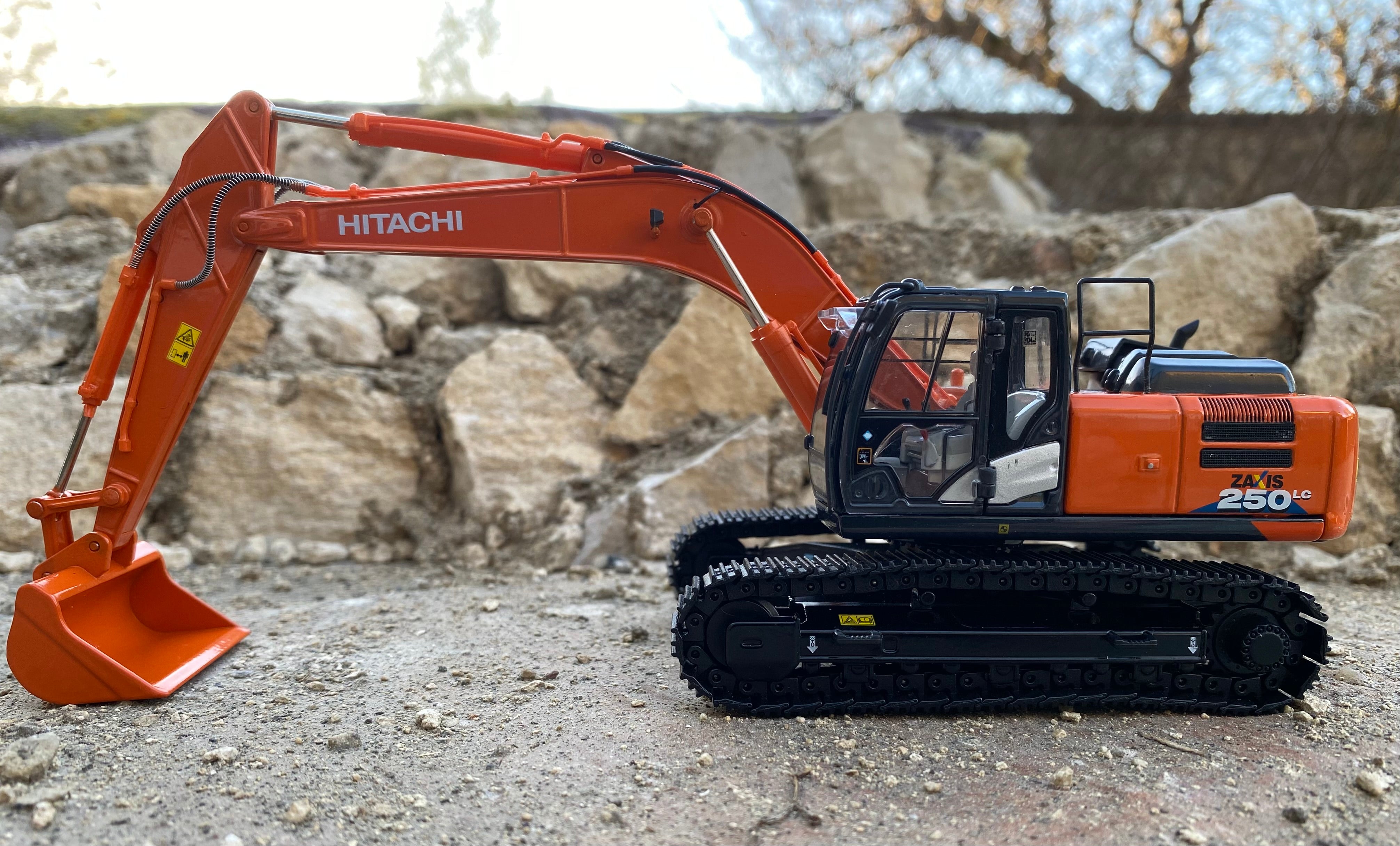 HITACHI ZX250LC-6 HYDRAULIC EXCAVATOR. Scale 1:50