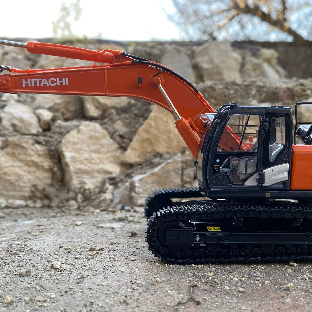 HITACHI ZX250LC-6 HYDRAULIC EXCAVATOR. Scale 1:50
