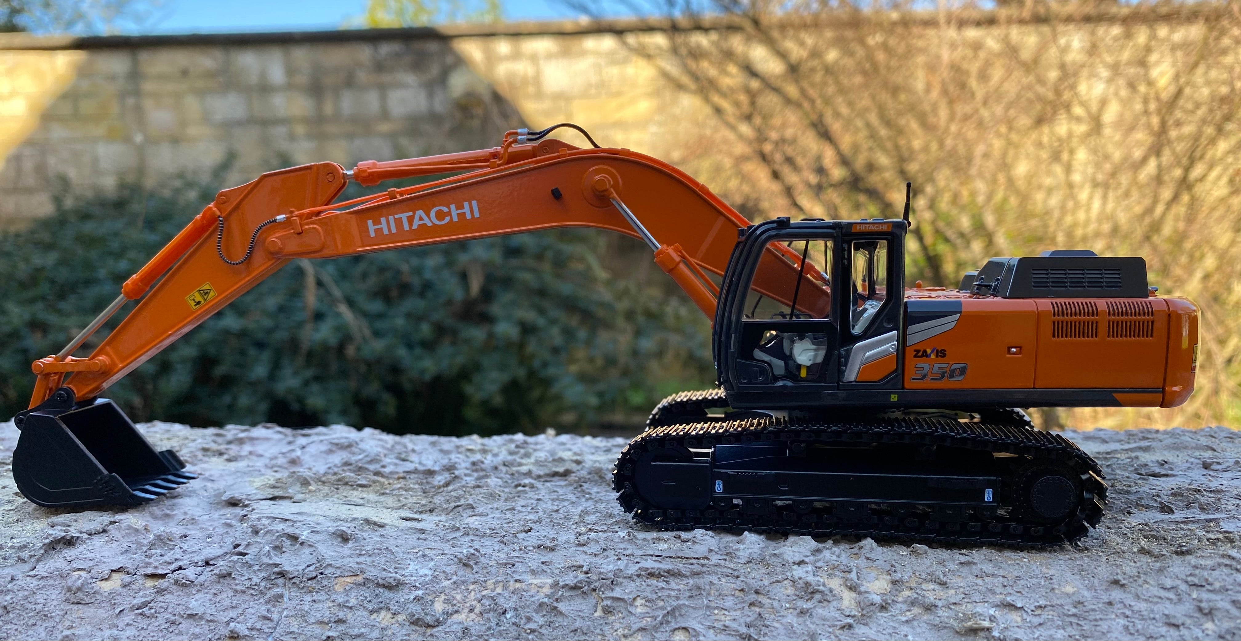 HITACHI ZX 350-7G Hydraulic Excavator. 1:50 scale.