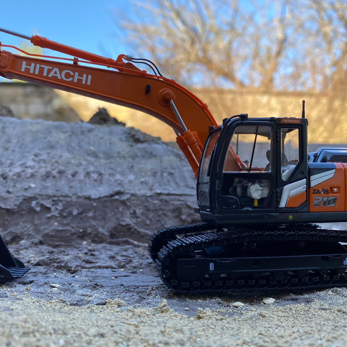HITACHI ZX210-7G Tracked Excavator 1:50 scale.