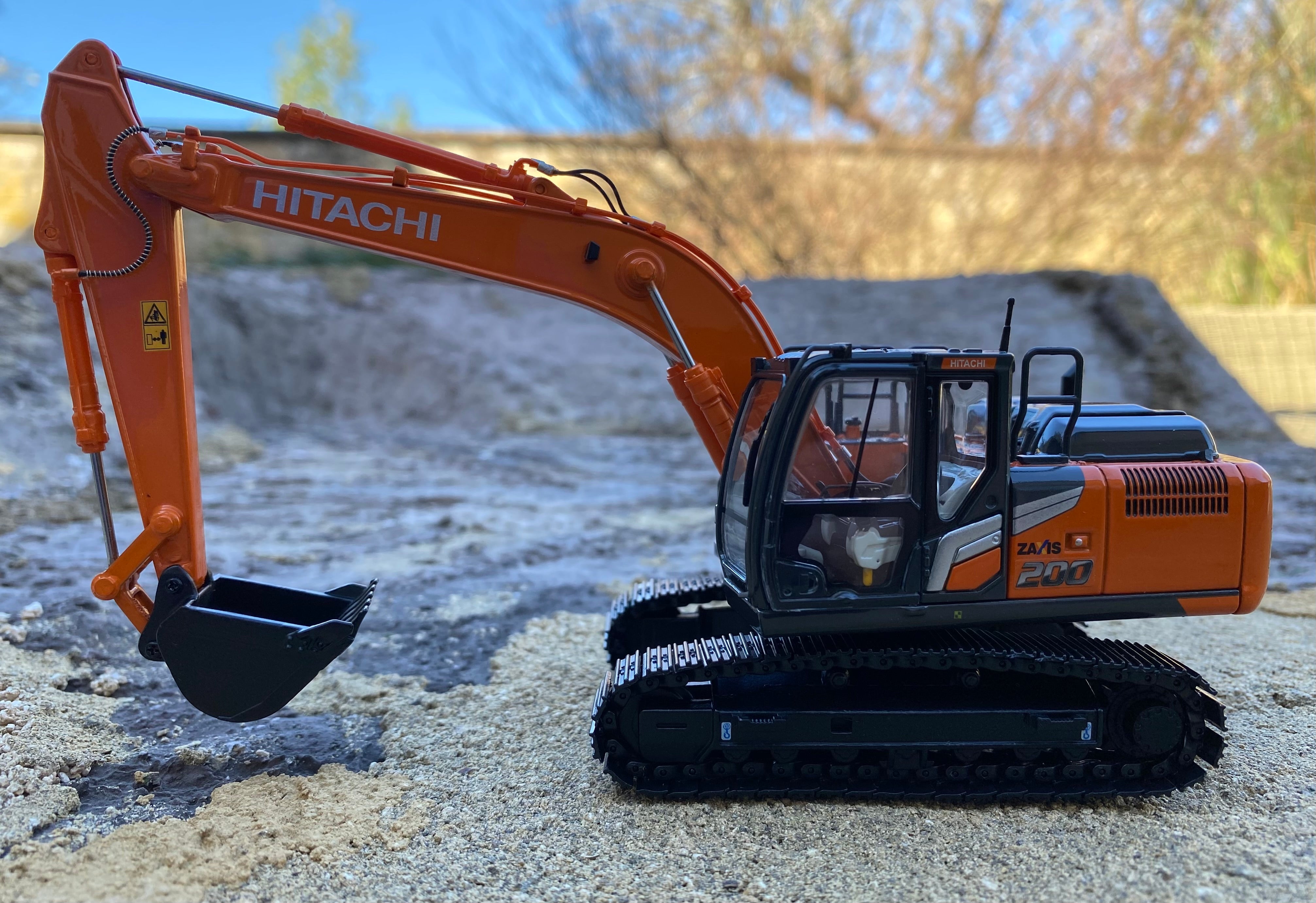 HITACHI ZX200-7 HYDRAULIC EXCAVATOR. Scale 1:50