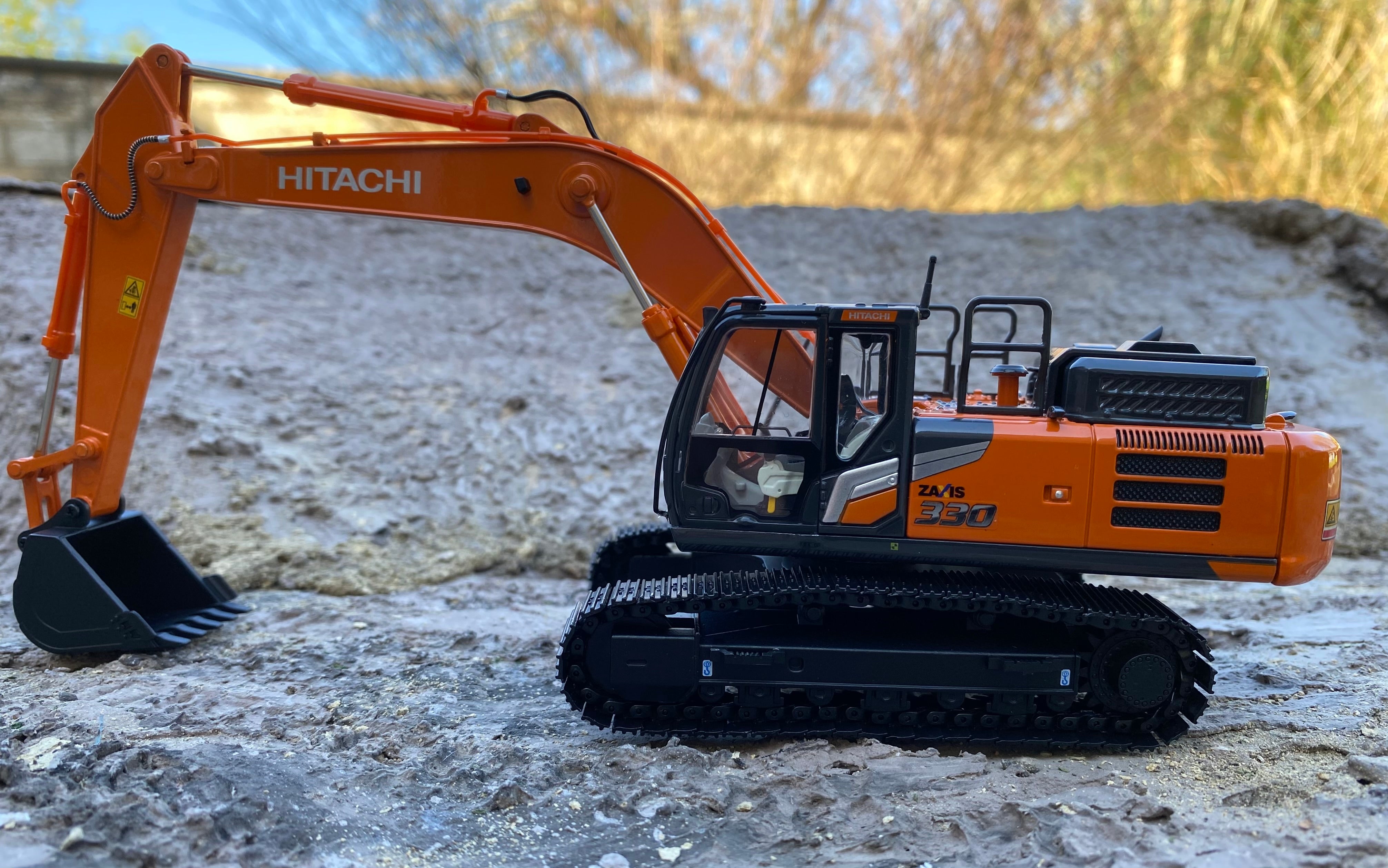 HITACHI ZX330-7 Excavator. 1:50 scale.