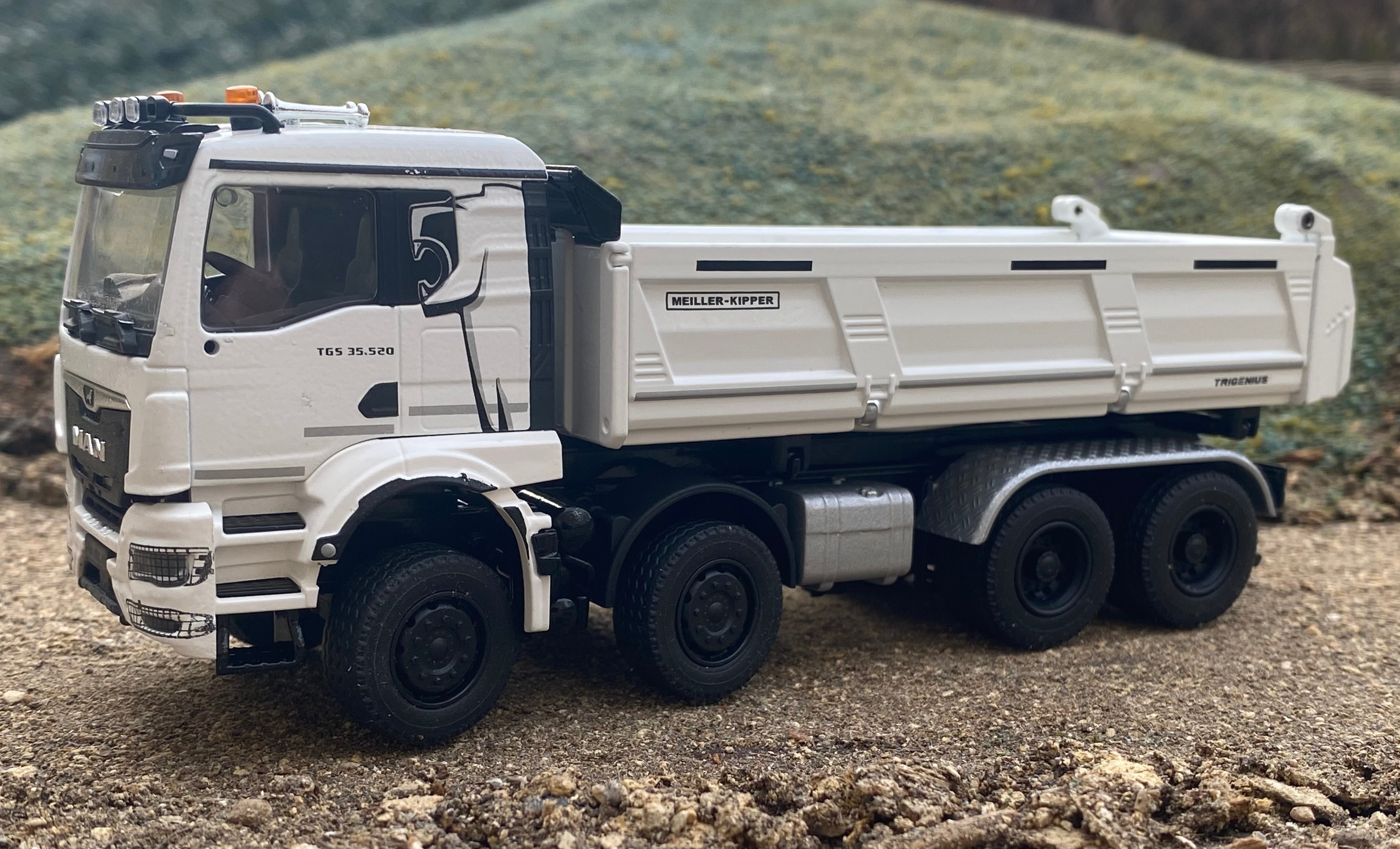 MAN TGS NN 4 axle with Meiller Trigenius D421. 1:50 scale.