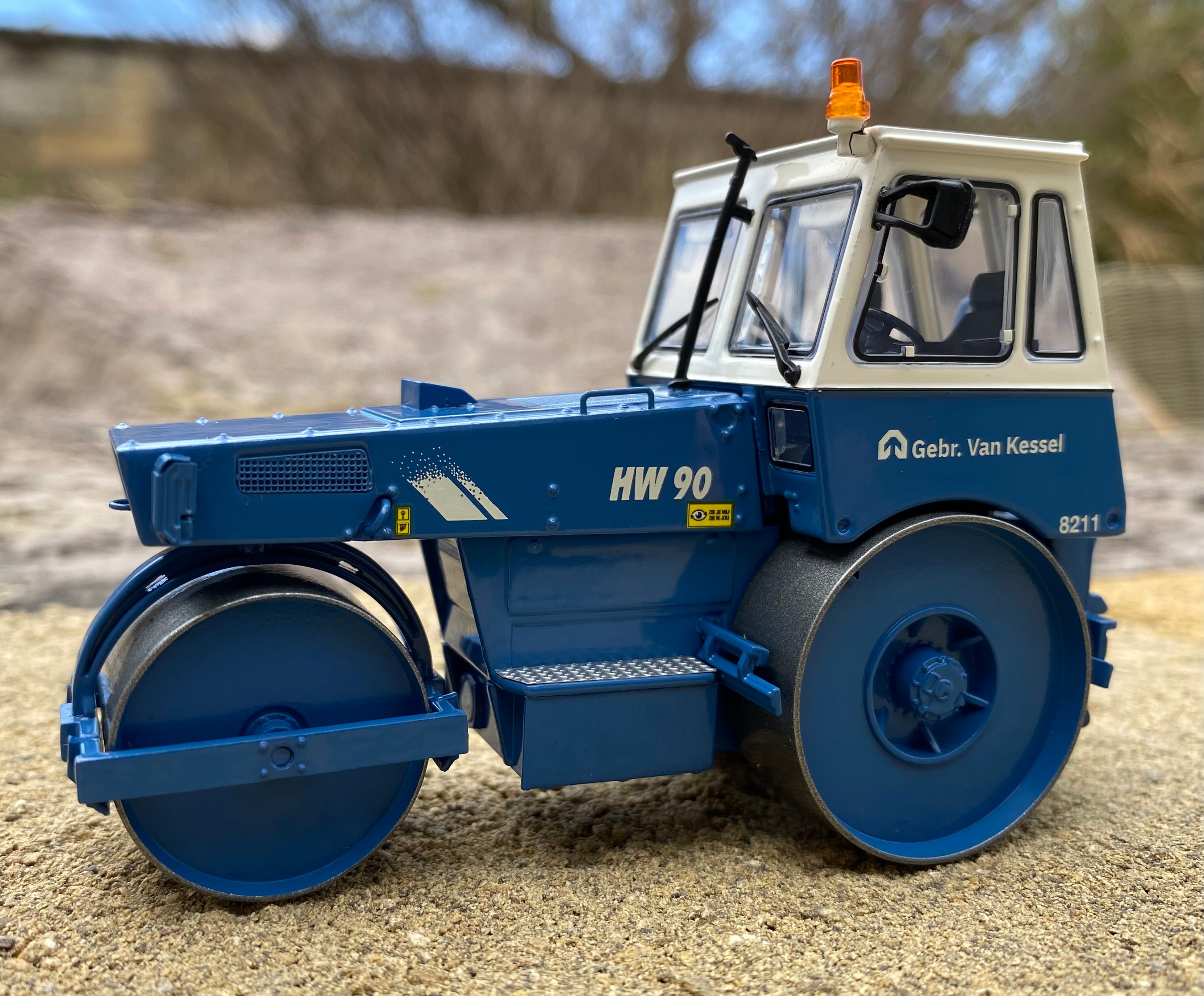 HAMM HW 90 Roller in Gebr. van Kessel livery. 1;50 scale. Postage to the UK and NI included.