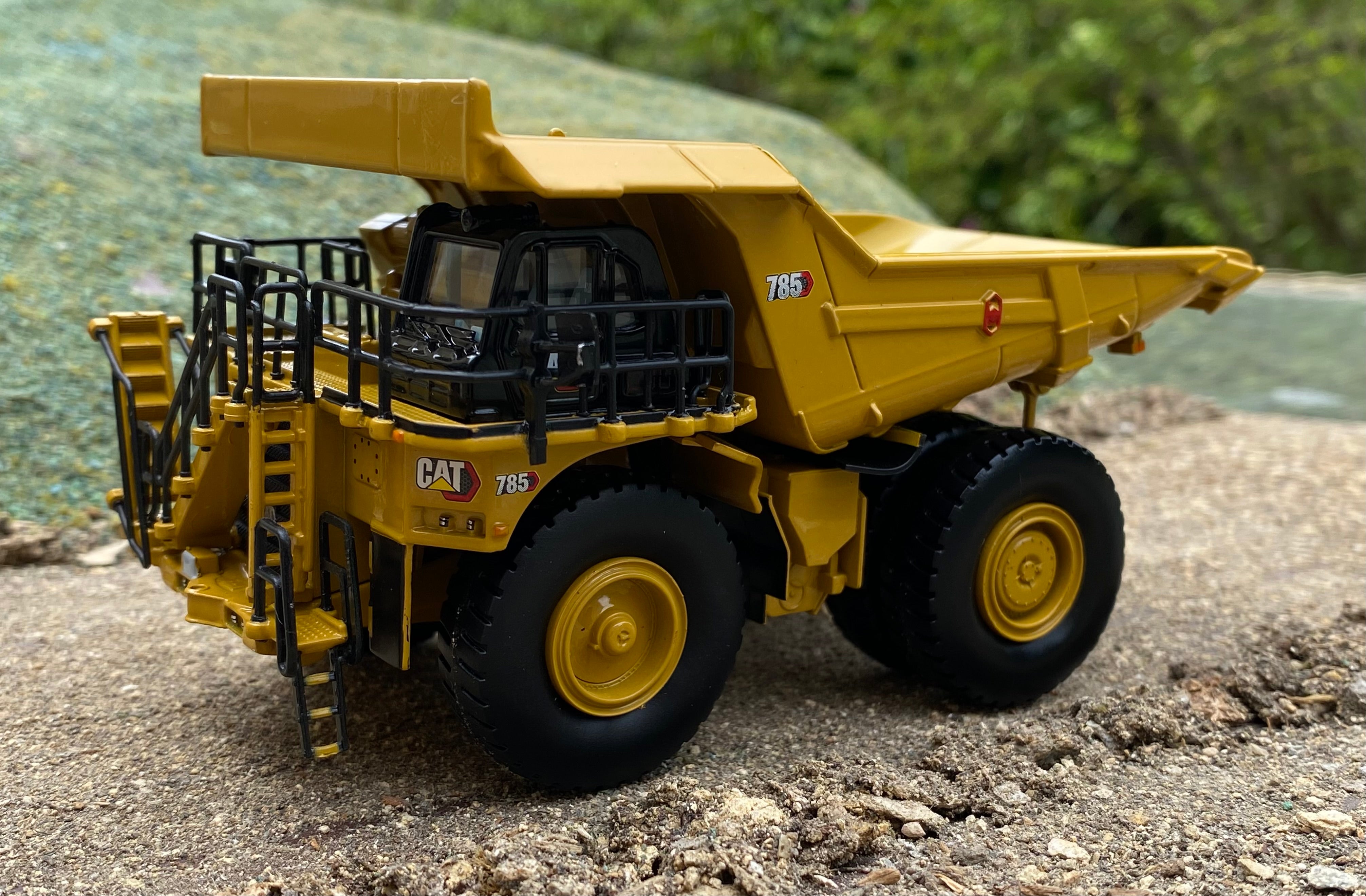 CAT 785 Mining Truck. 1:87 scale