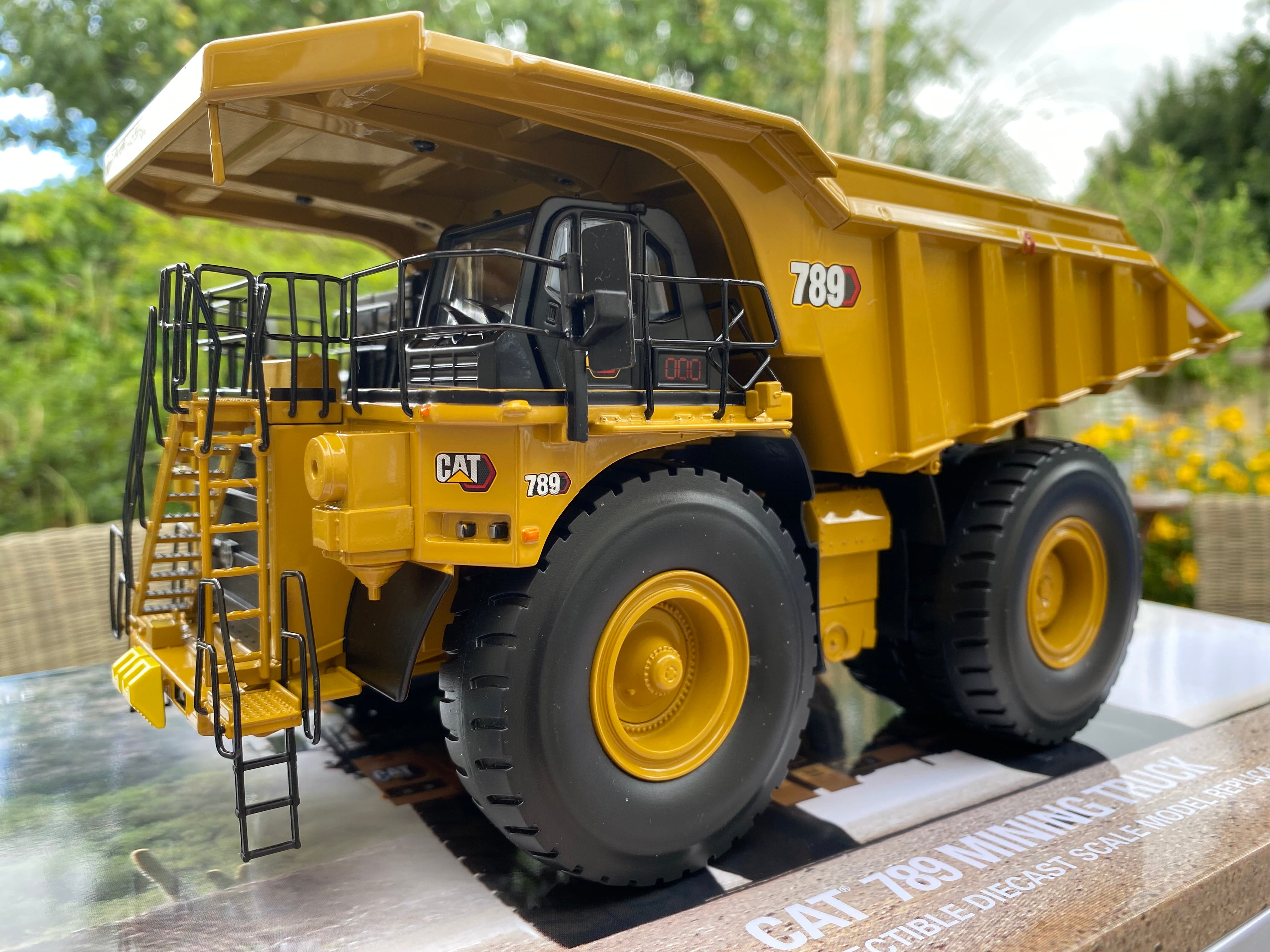 CAT 789 Mining Truck. 1:50 scale.