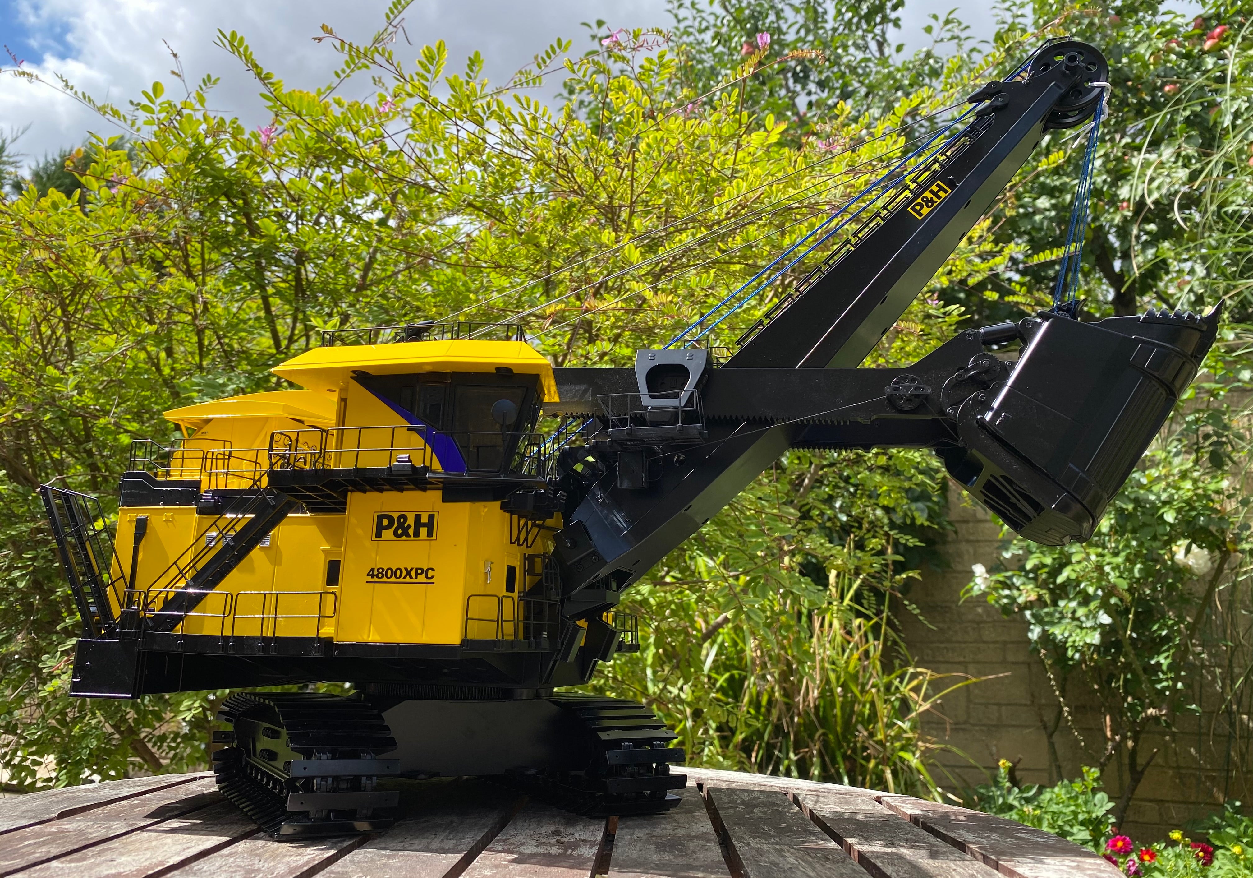 P&H 4800 XPC by Komatsu. 1:50 scale.