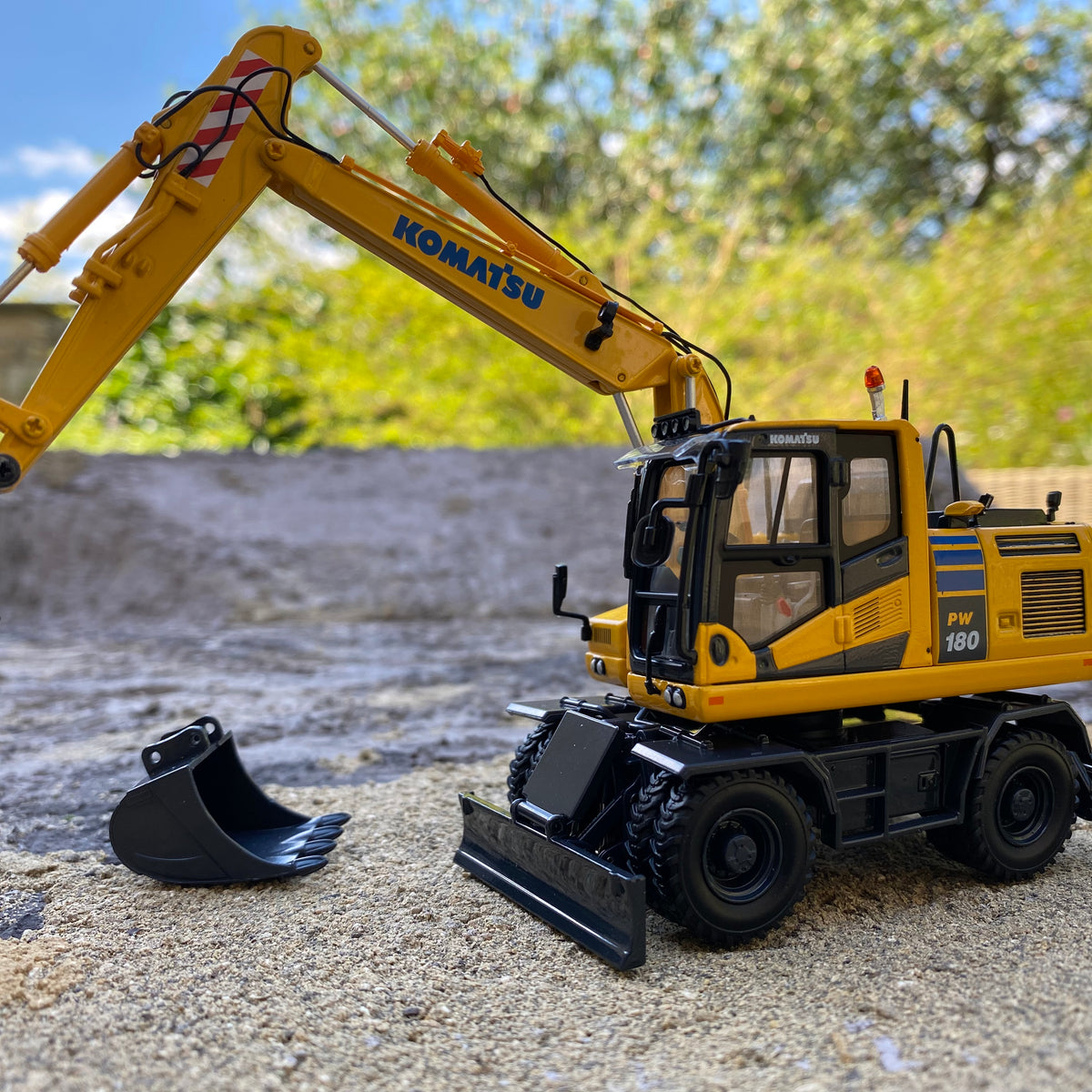 KOMATSU PW180-11 Wheeled Excavator.