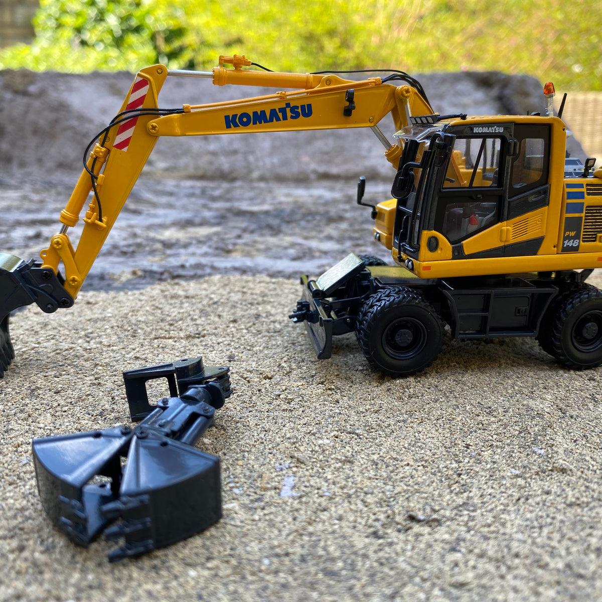 KOMATSU PW148-11 Wheeled Excavator.