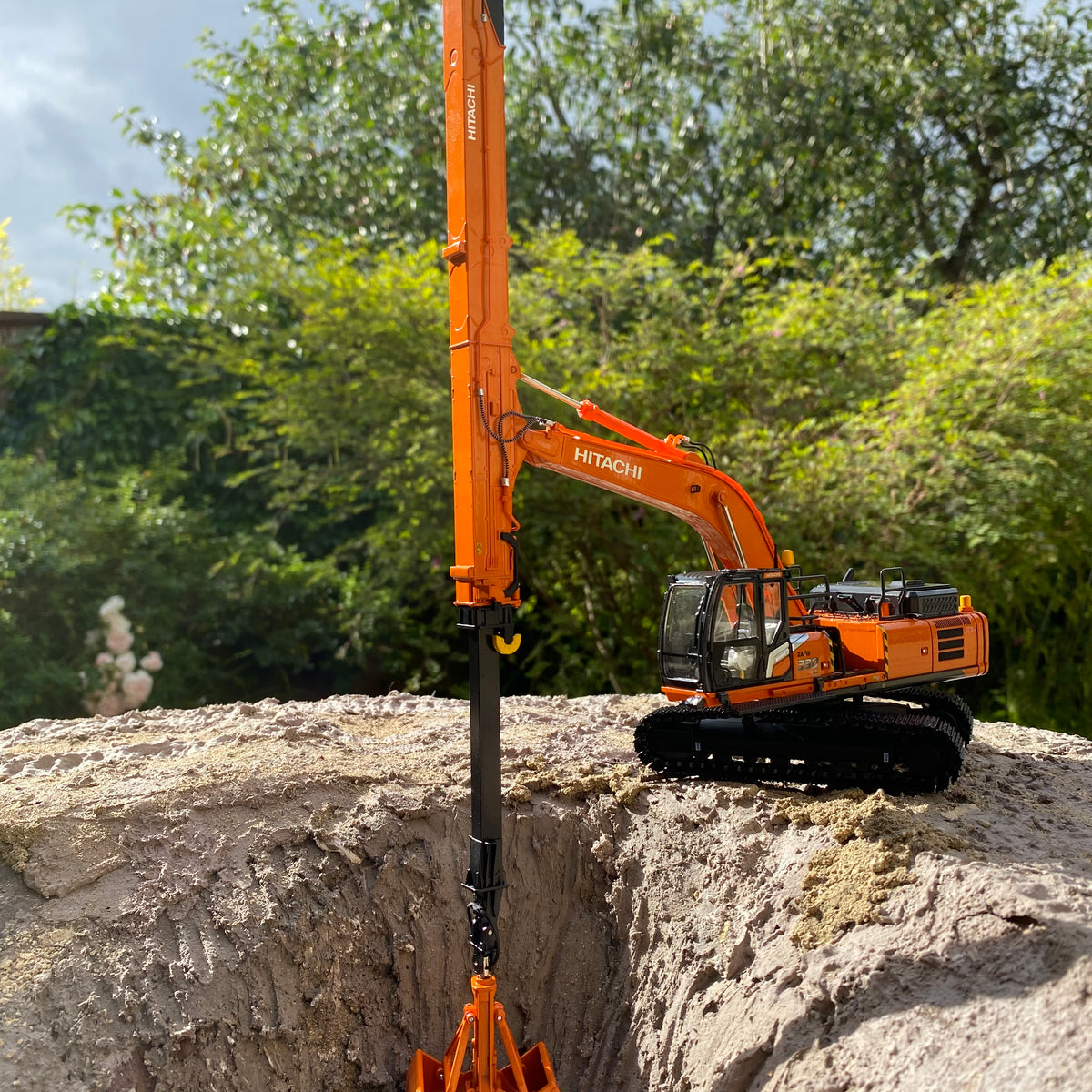 HITACHI ZX330 LC-7 Telescopic Arm Excavator.