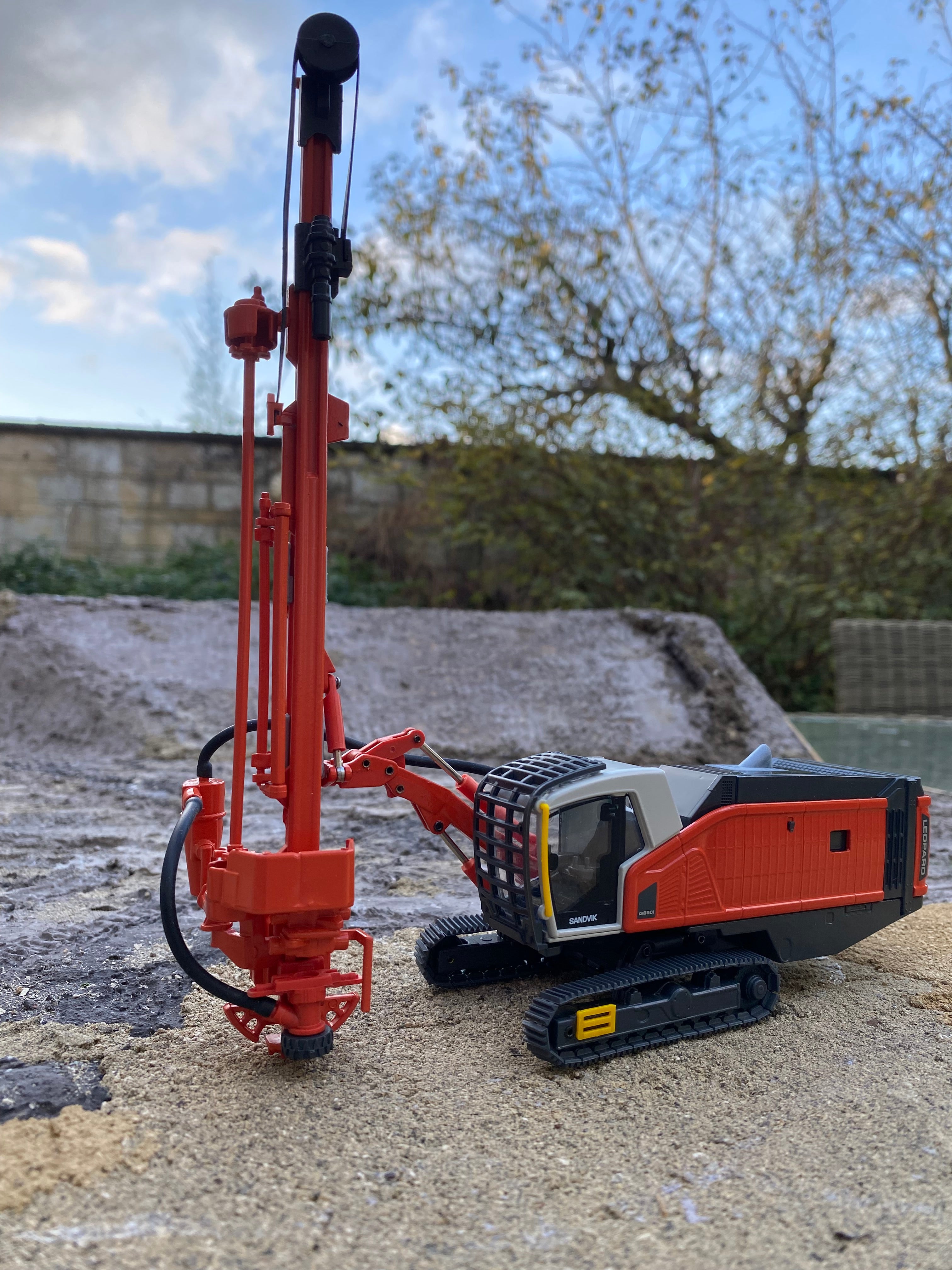 Scale Sandvik SANDVIK LEOPARD D1650I Surface Drill