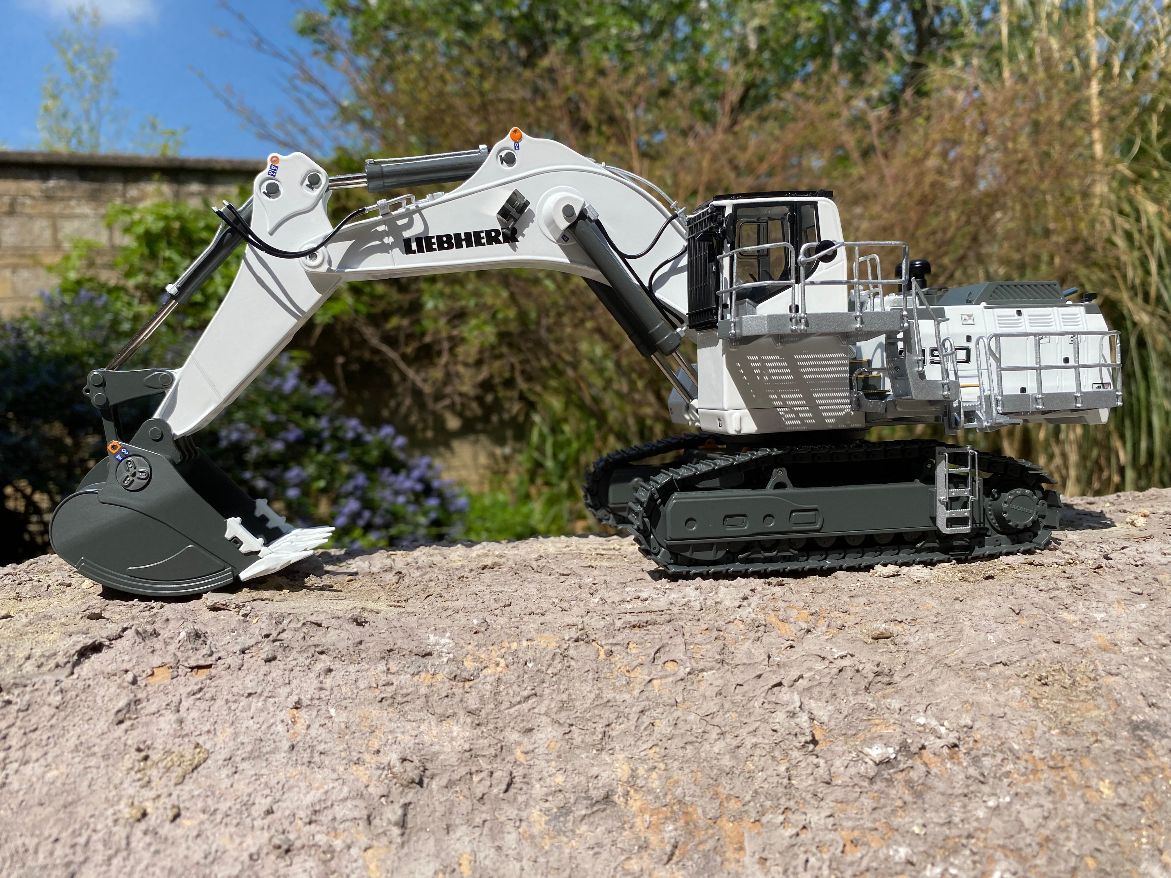 LIEBHERR R 9150  Excavator with high cab.